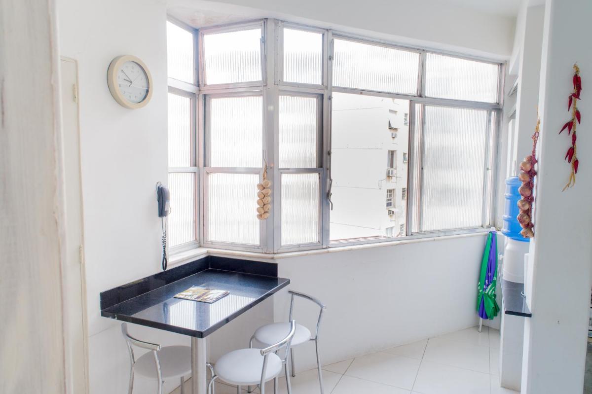 Lindo apartamento de 2 quartos ao lado da Praia de Copacabana!