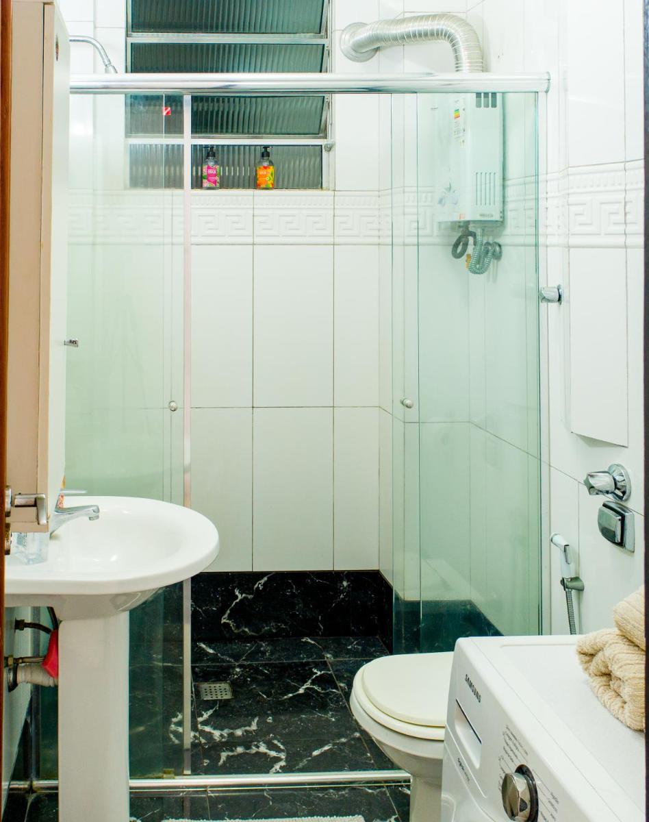 Lindo apartamento de 2 quartos ao lado da Praia de Copacabana!