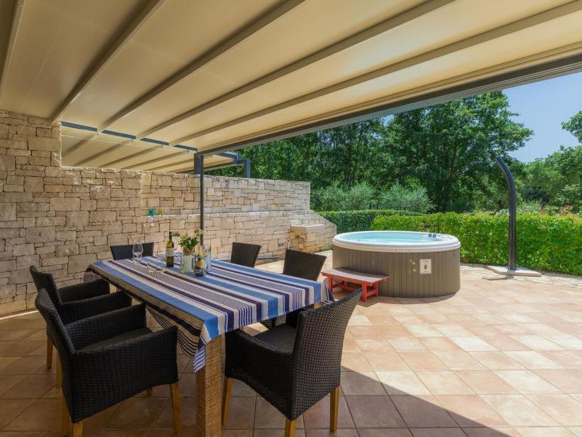 Villa Bobos place with Jacuzzi 46E view 2