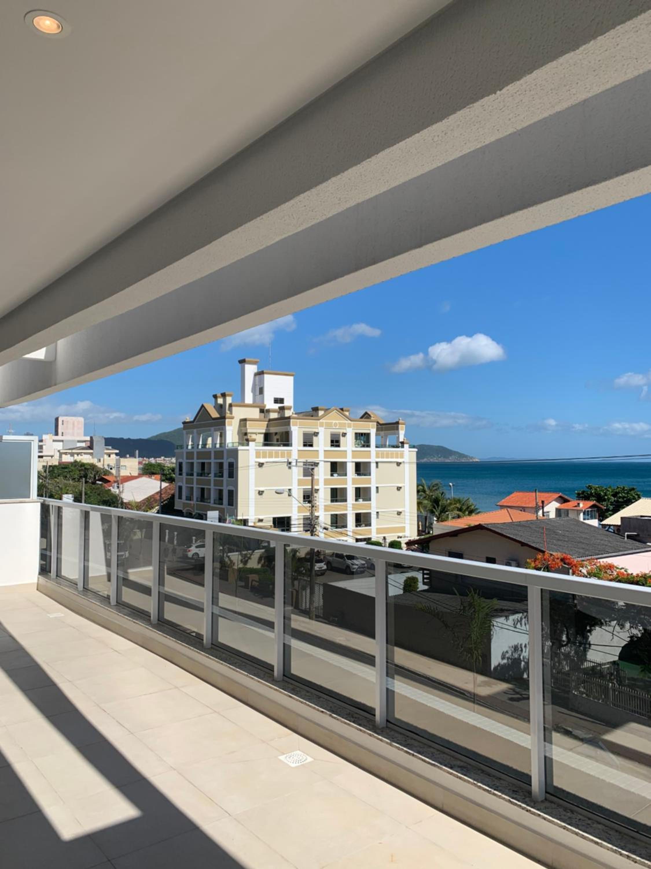 Apartamento 3 quartos com vista ao mar