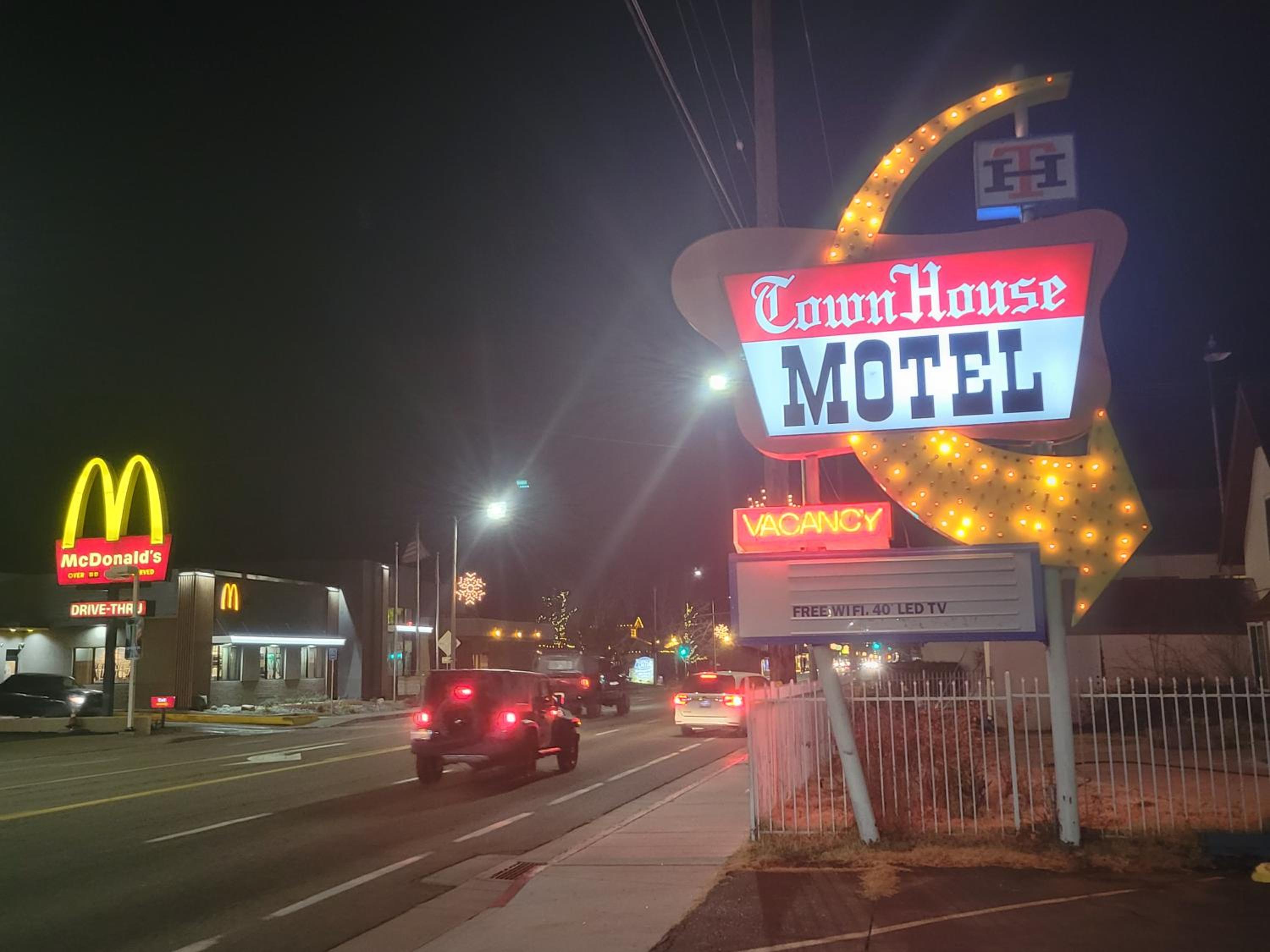 Bishop Vacations - Townhouse Motel - Property Image 2