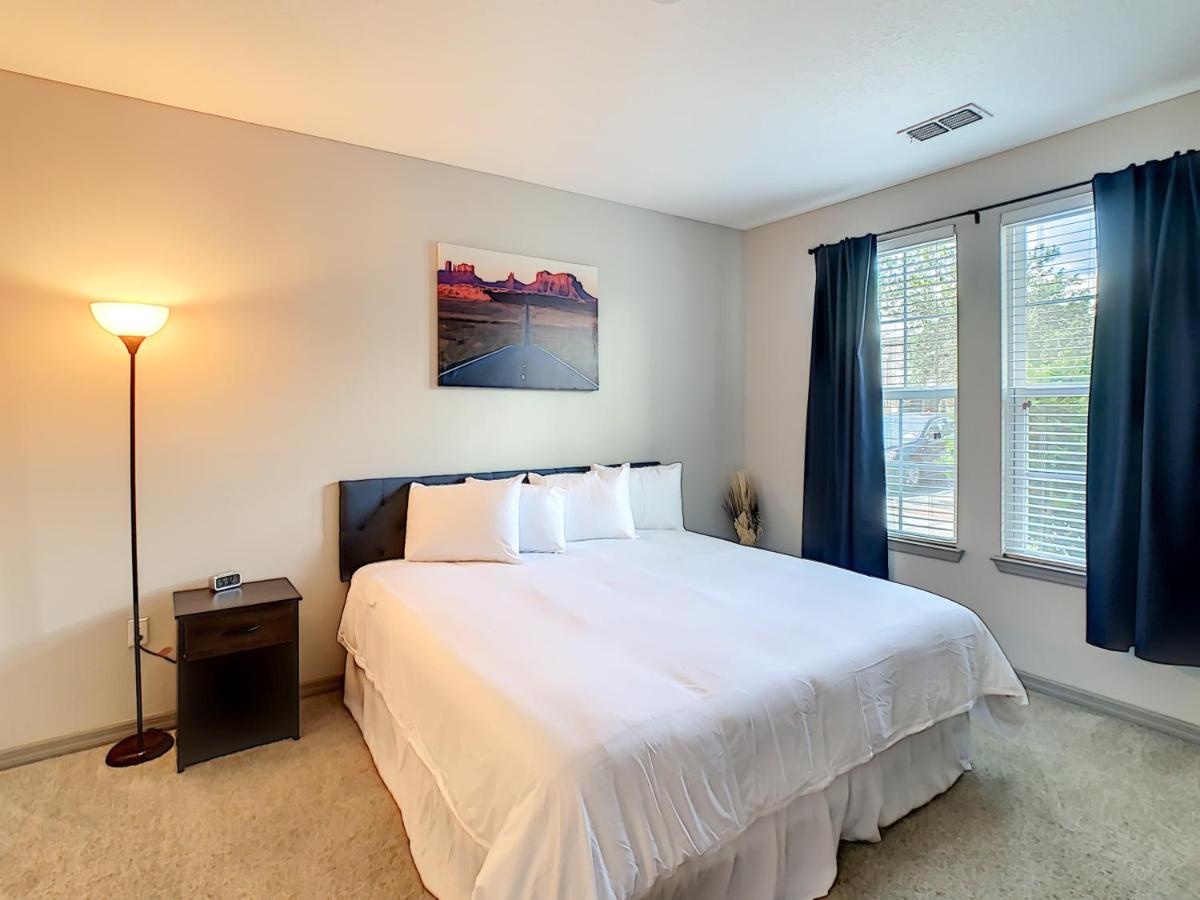 King Bed, Great Amenities, And Disney Calling You