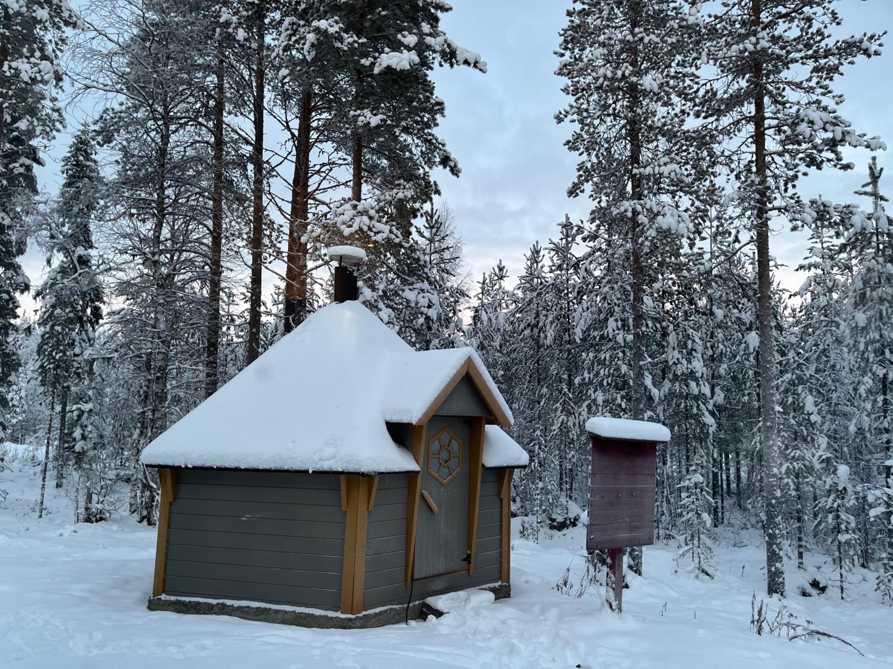 Private Jacuzzi Igloo bedroom in Aurora Lounge Hotel with shared sauna and pet friendly