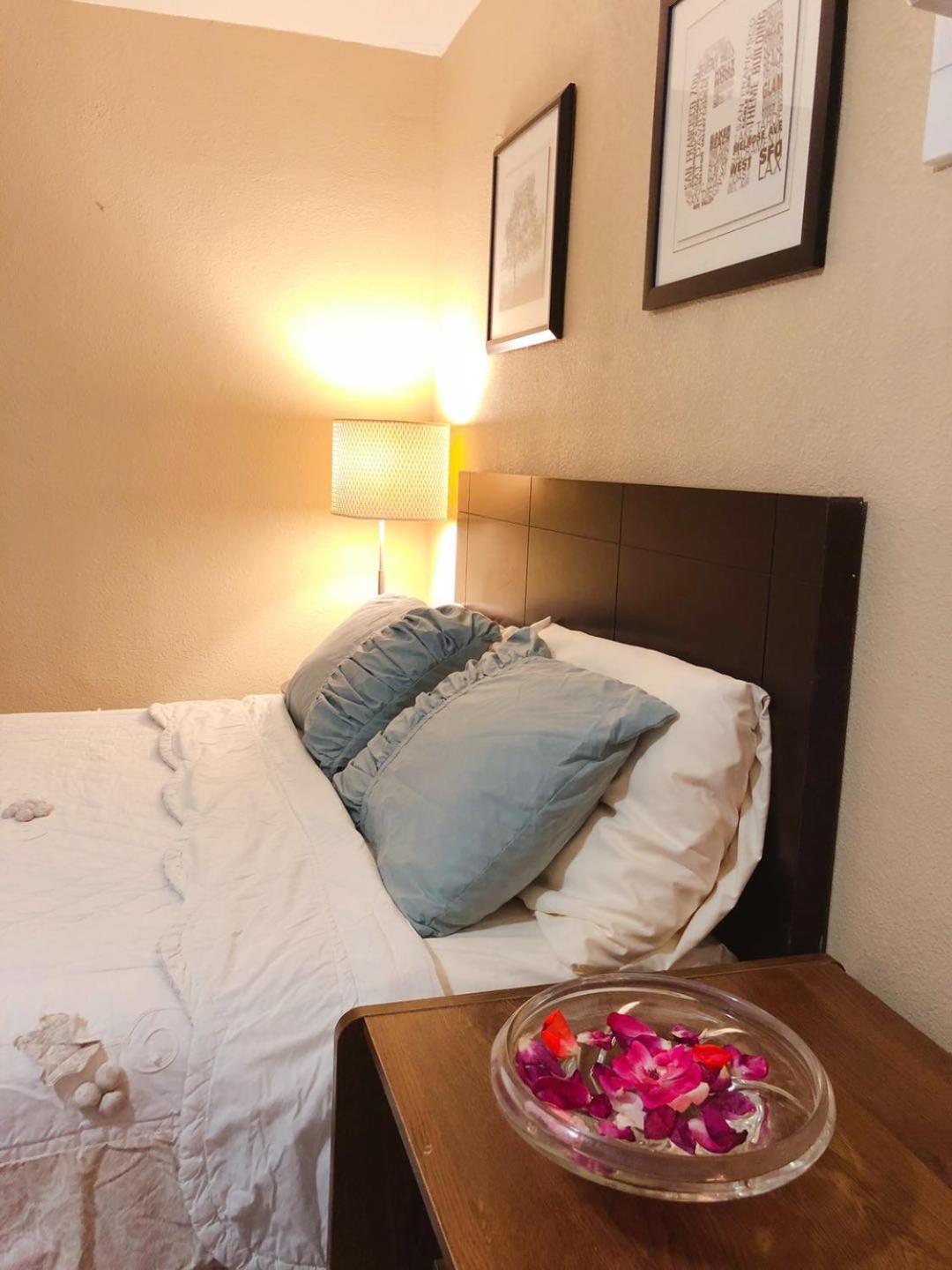 Hemet Vacations - Royal Inn and Suites - Property Image 11