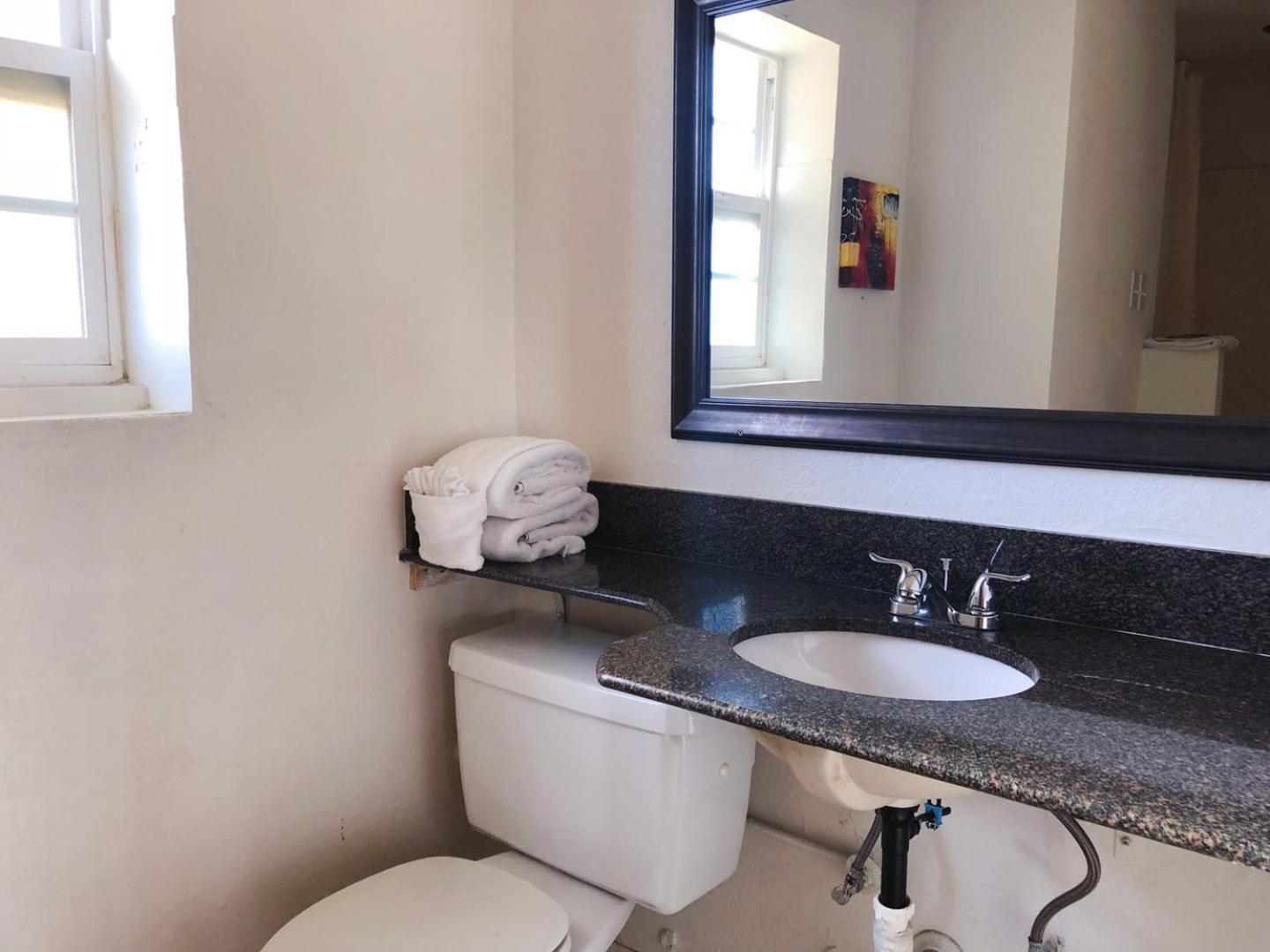 Hemet Vacations - Royal Inn and Suites - Property Image 31