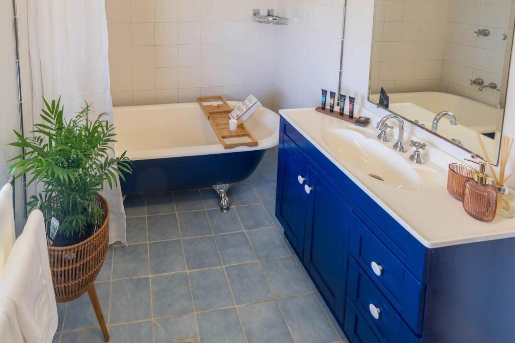 High View Manor - *NEW* 3 Bed Federation with Spa