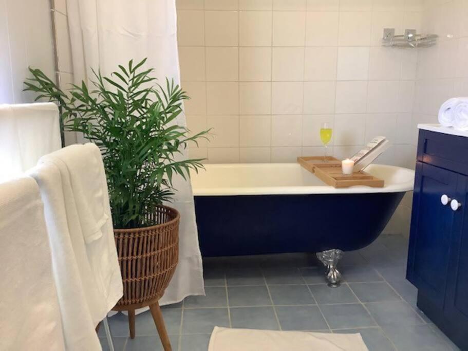 High View Manor - *NEW* 3 Bed Federation with Spa