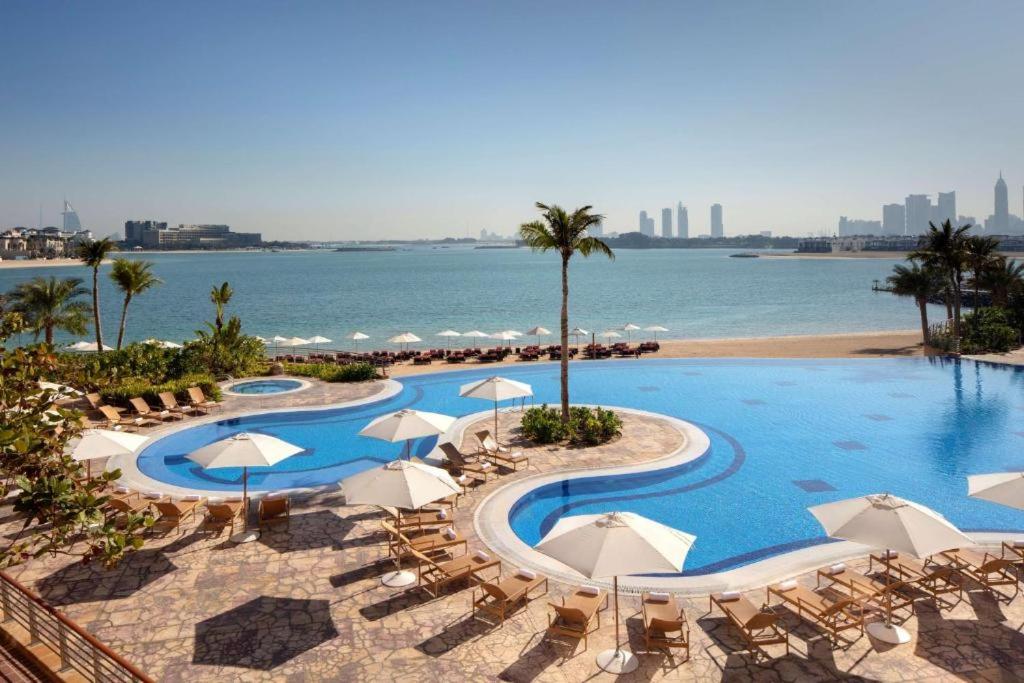 Tiara Residences, Free beach & pool access