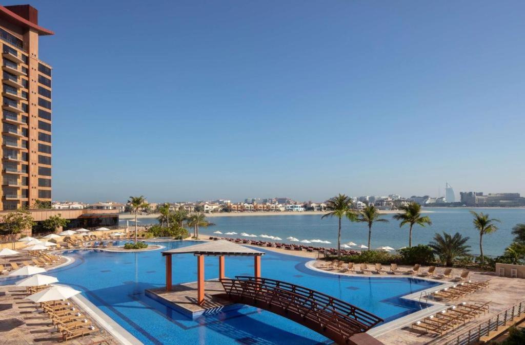 Tiara Residences, Free beach & pool access
