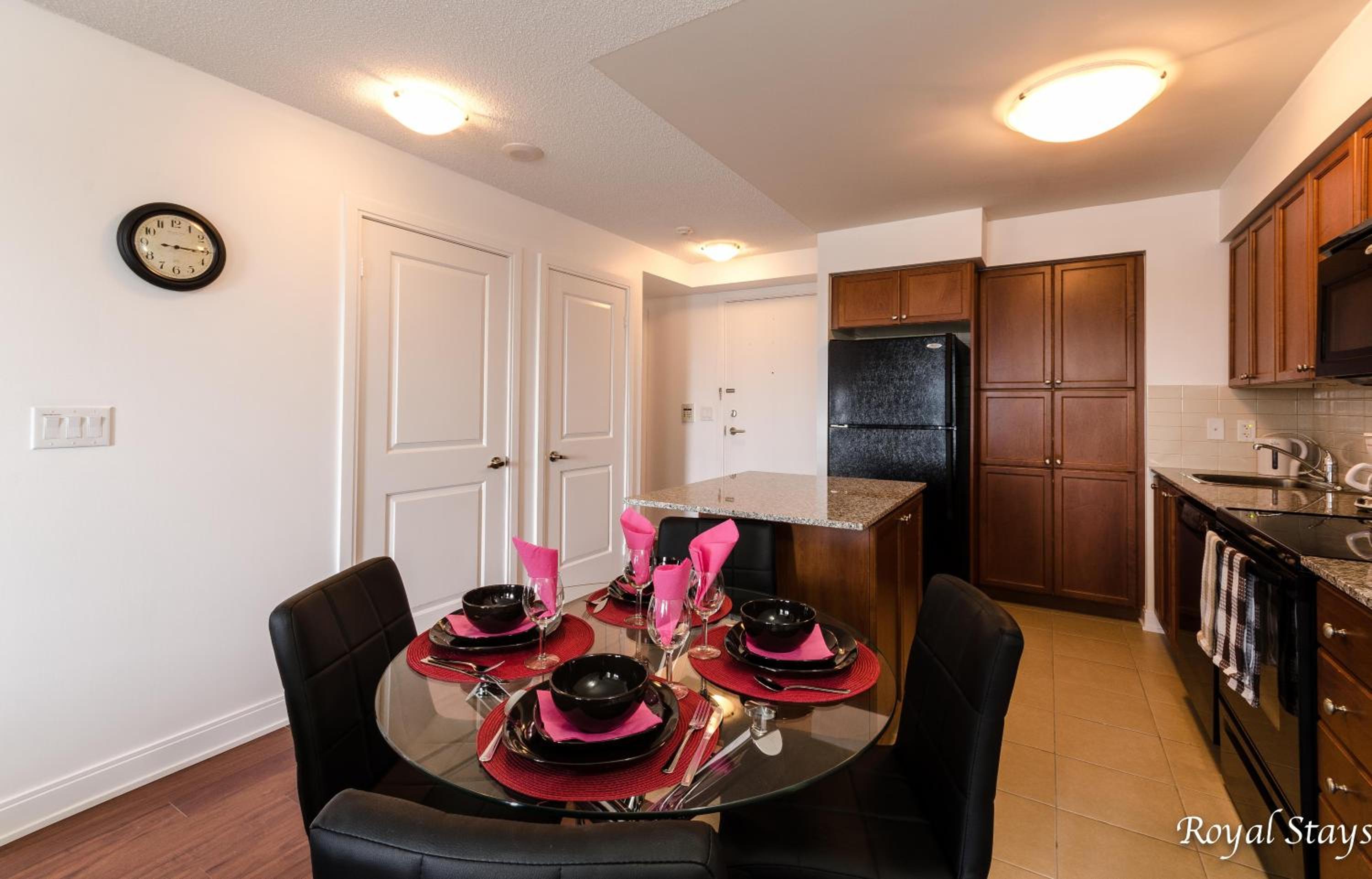 Royal Stays Furnished Apartments - Square One