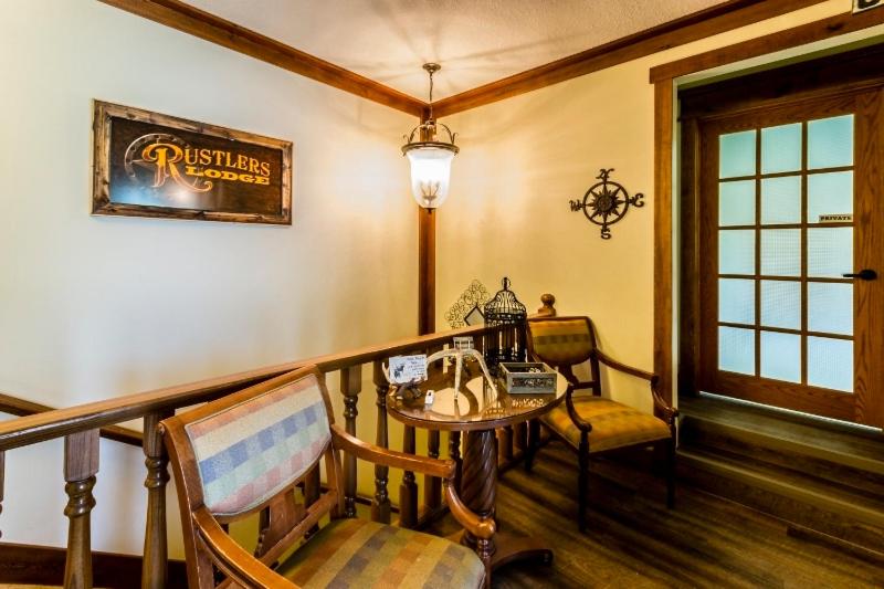 Rustlers Lodge
