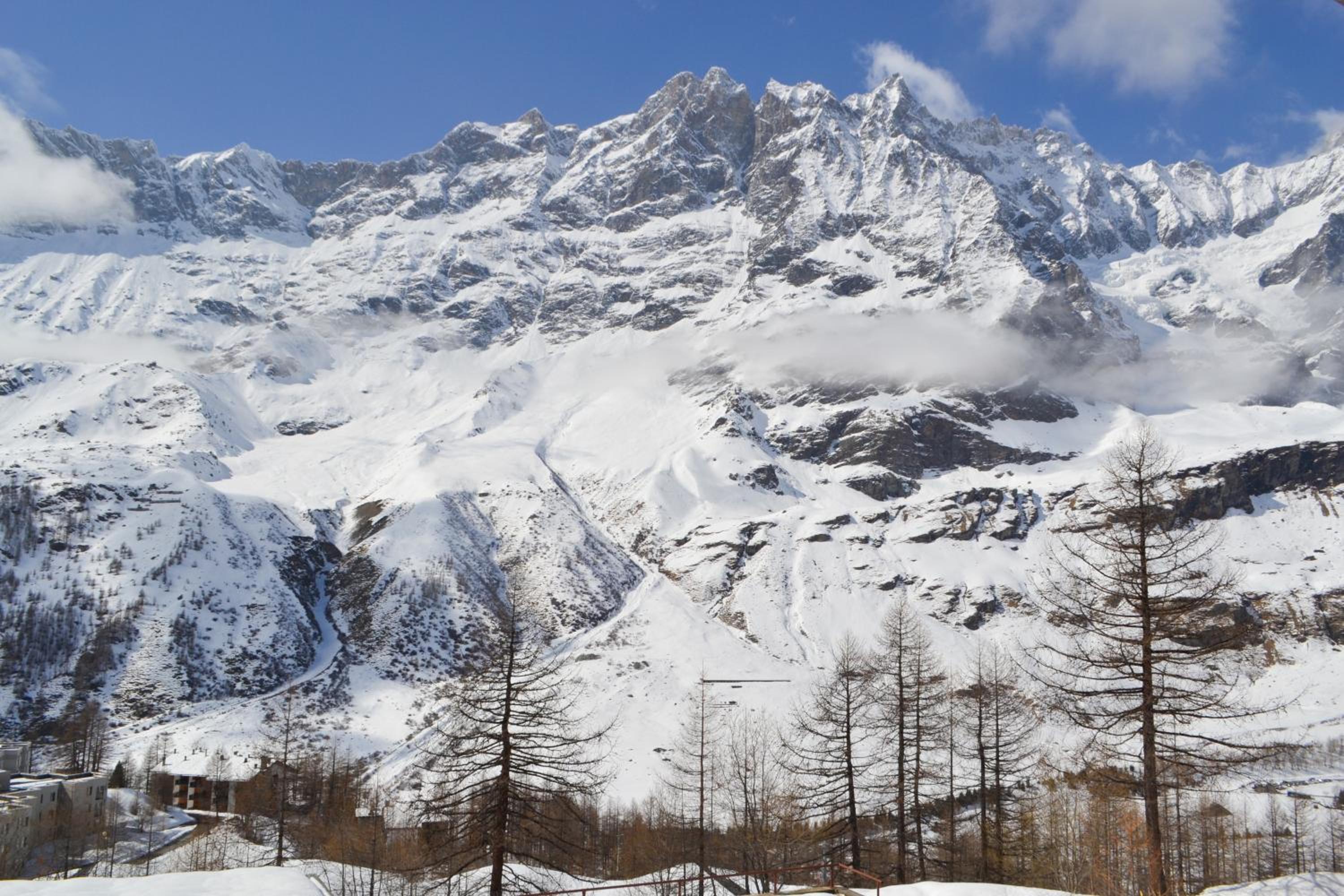 Bilocale Cervinia Cielo alto sulle piste view 2