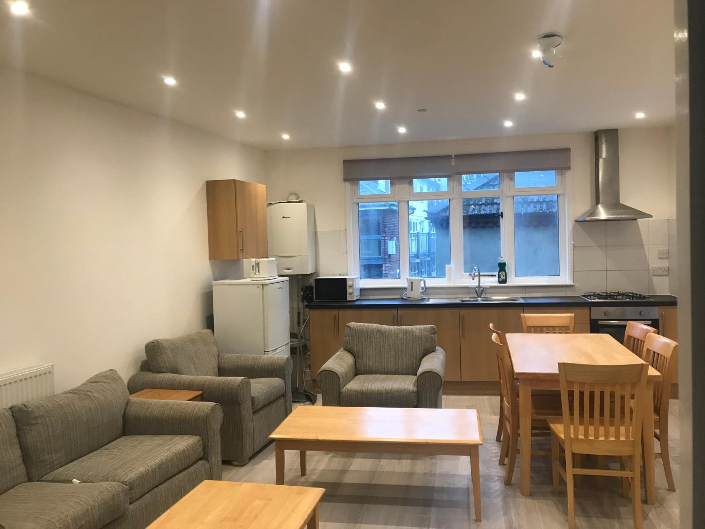Spacious Entire Two Double Bedrooms Flat, N 3 view 2