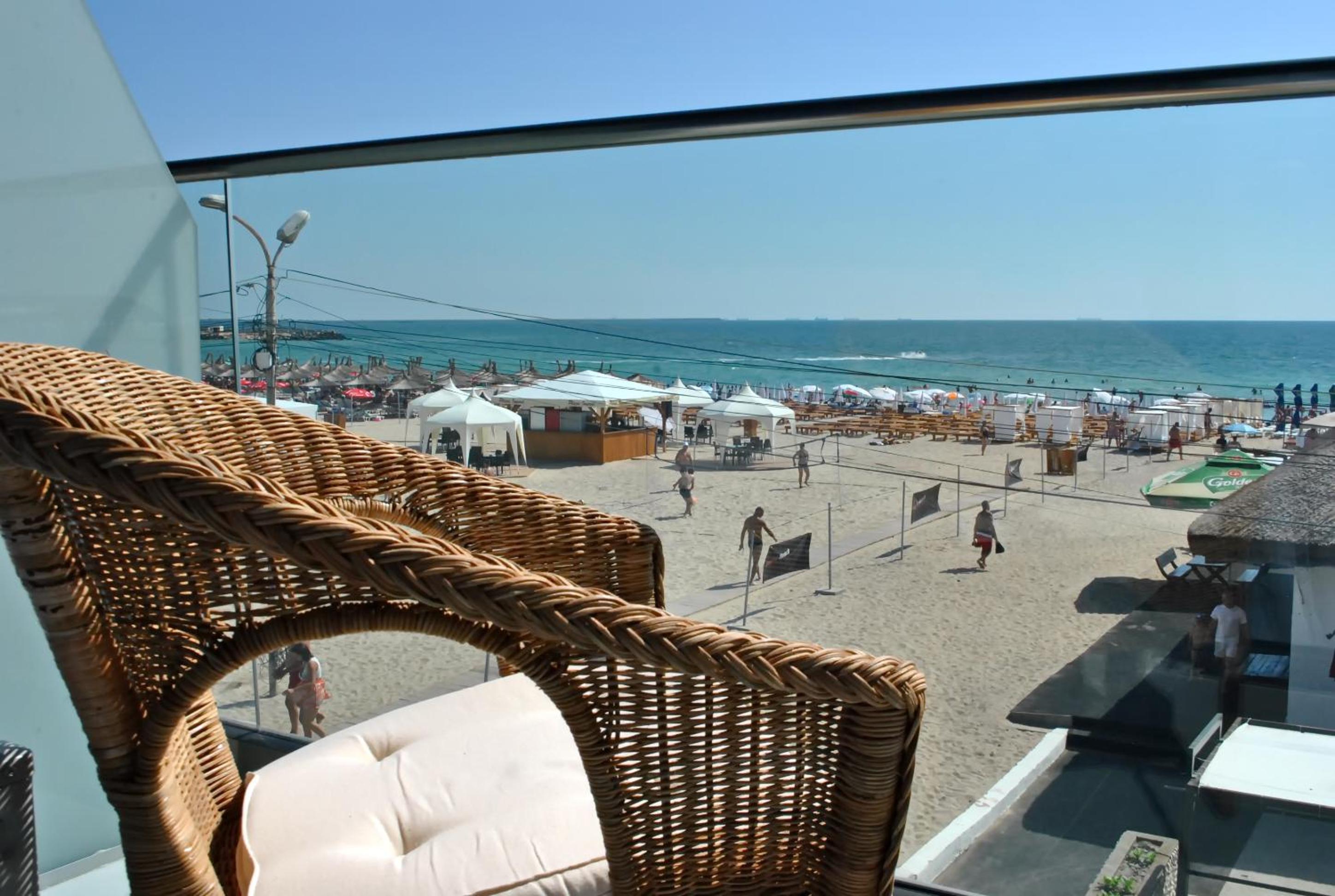Ryanna Beach pe plaja Belona view 2