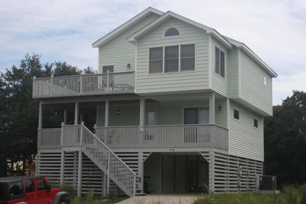Elizabeth City Vacations - OBX Family Home with Pool - Pet Friendly - Close to Beach- Pool open late Apr through Oct - Property Image 1