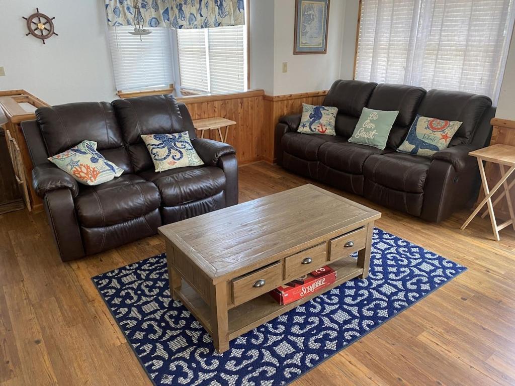 OBX Family Home with Pool - Pet Friendly - Close to Beach- Pool open late Apr through Oct view 4