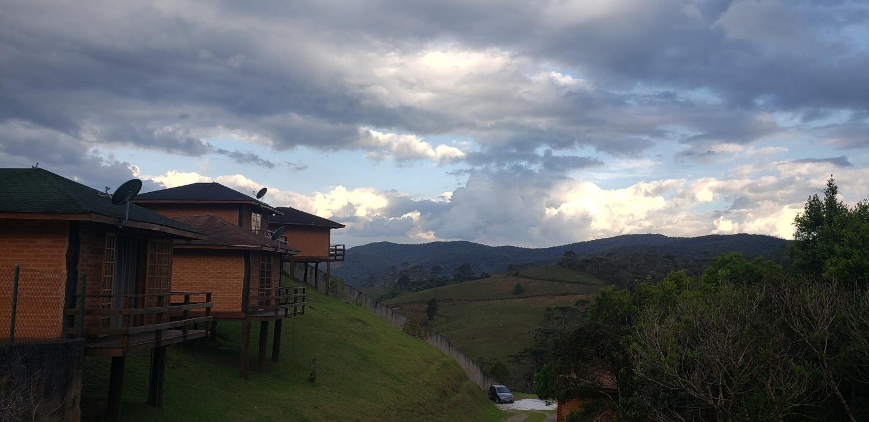 Cabanas Mountain nas montanhas de campos do jordão