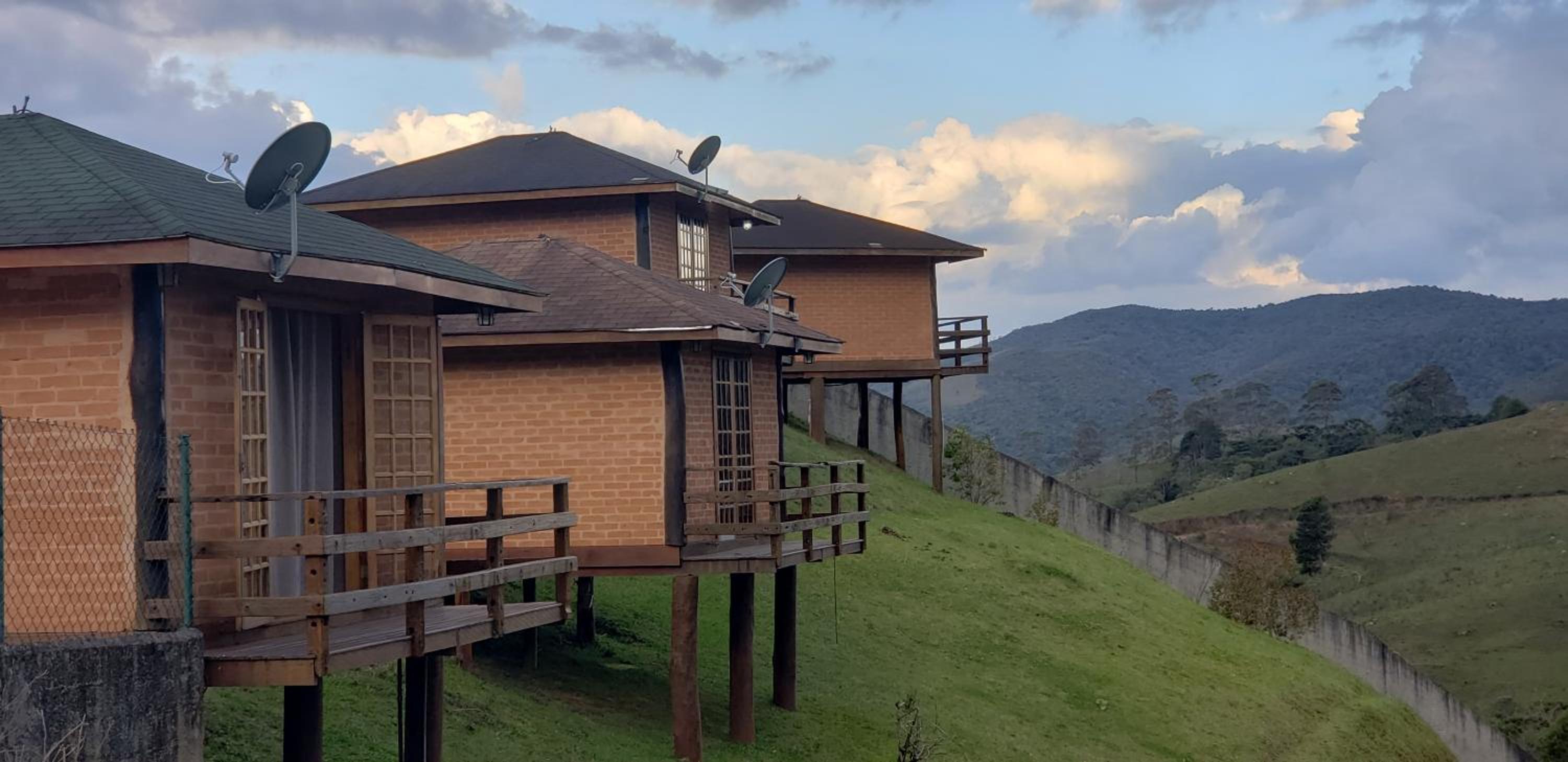 Cabanas Mountain nas montanhas de campos do jordão