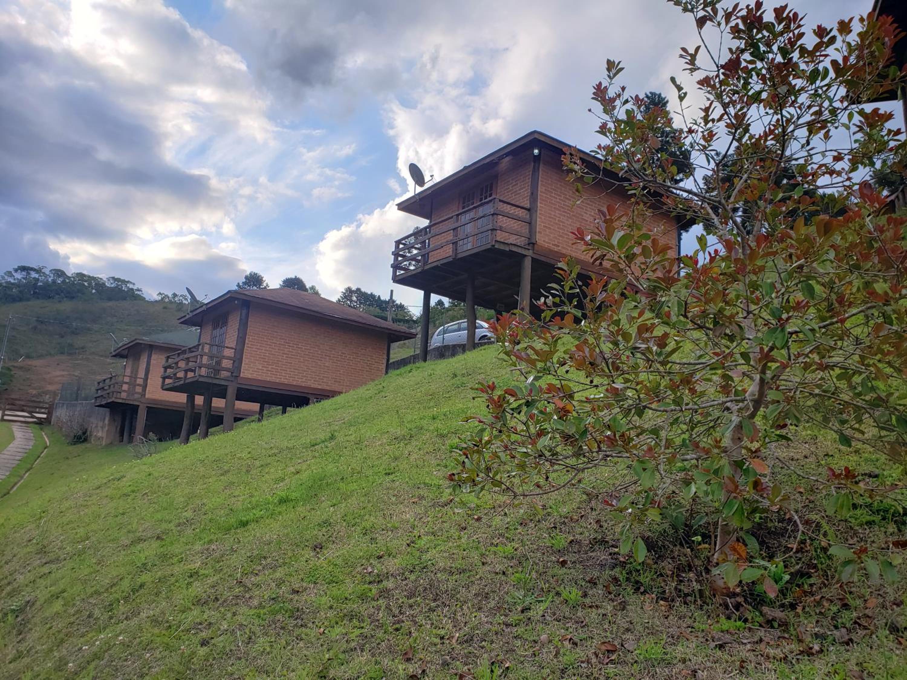 Cabanas Mountain nas montanhas de campos do jordão