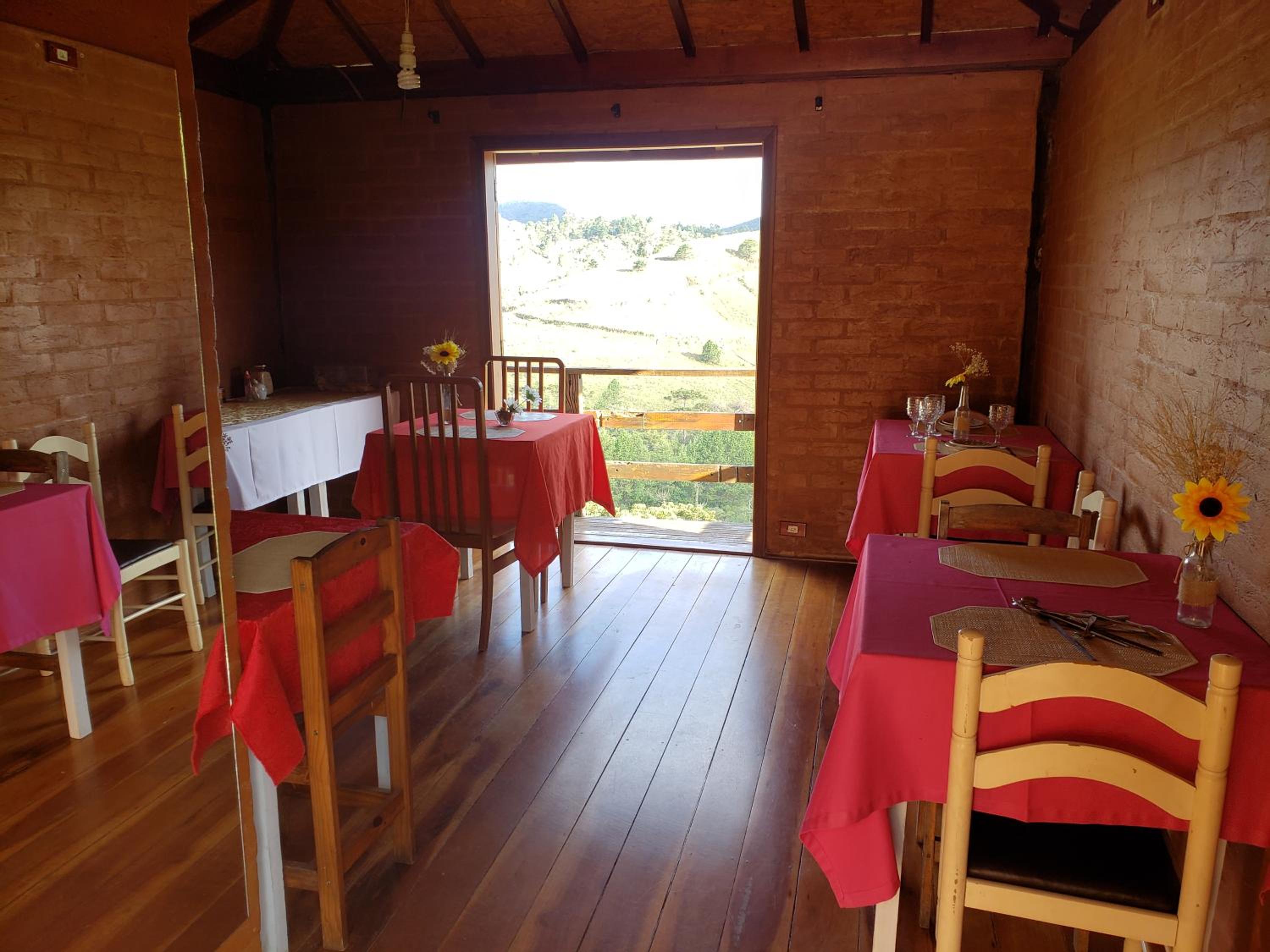 Cabanas Mountain nas montanhas de campos do jordão