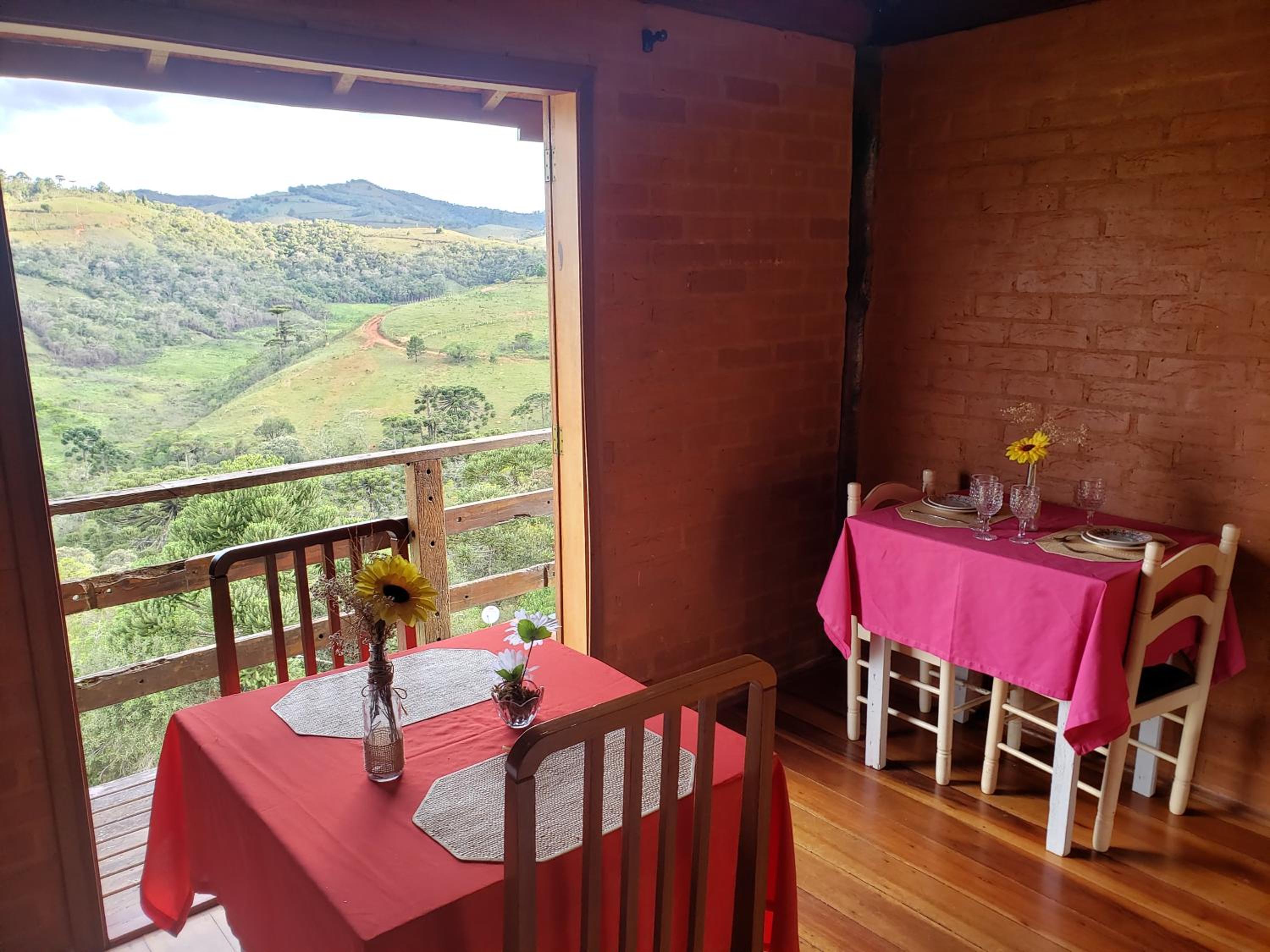 Cabanas Mountain nas montanhas de campos do jordão
