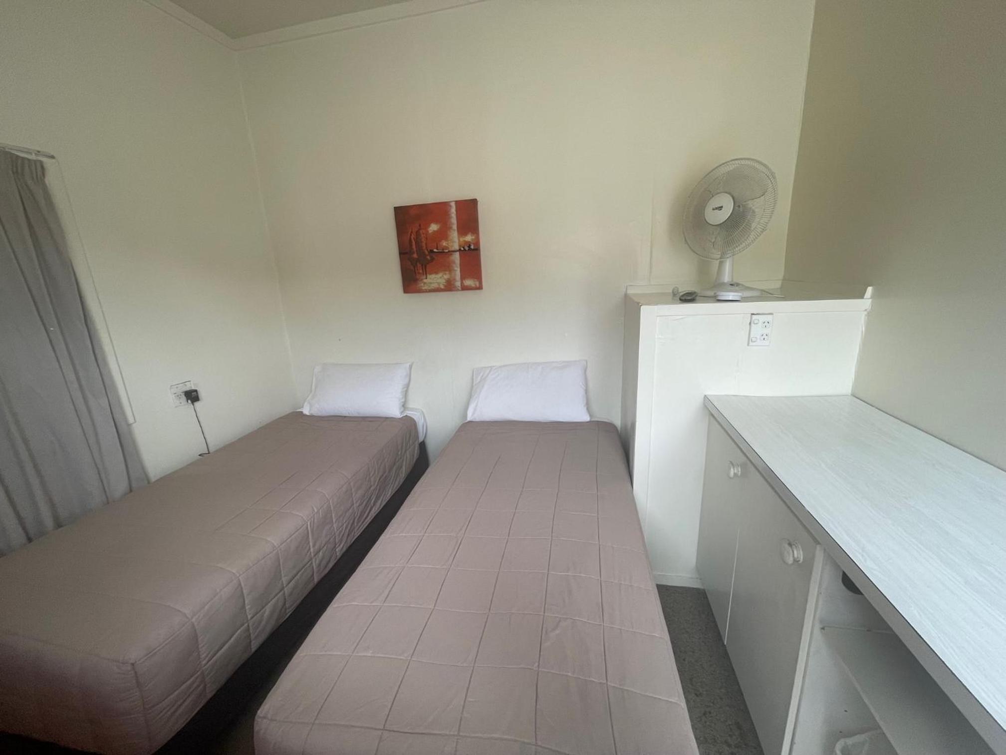 Camellia Court Family Motel