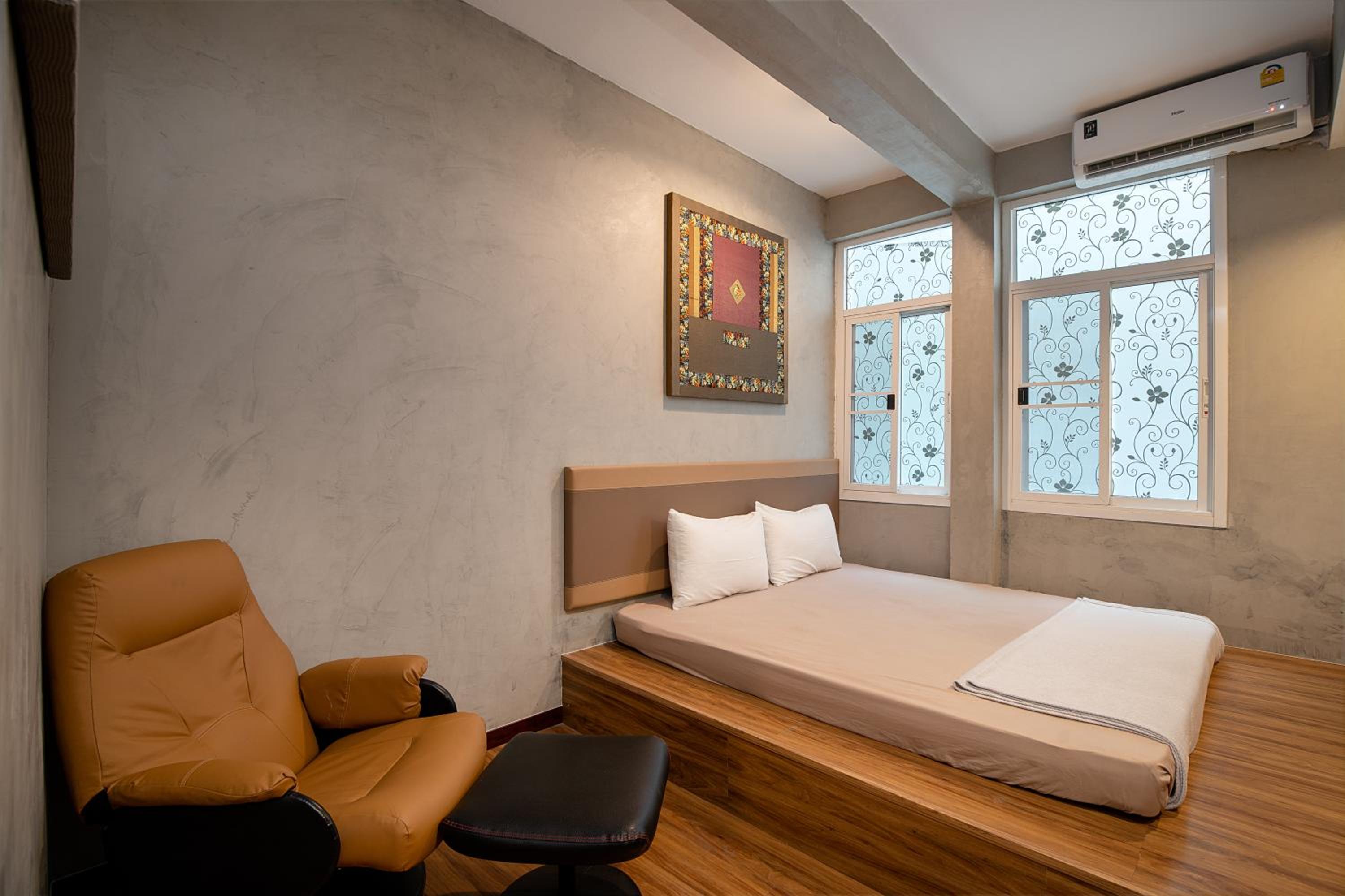 Buri Hostel Bangkok view 4