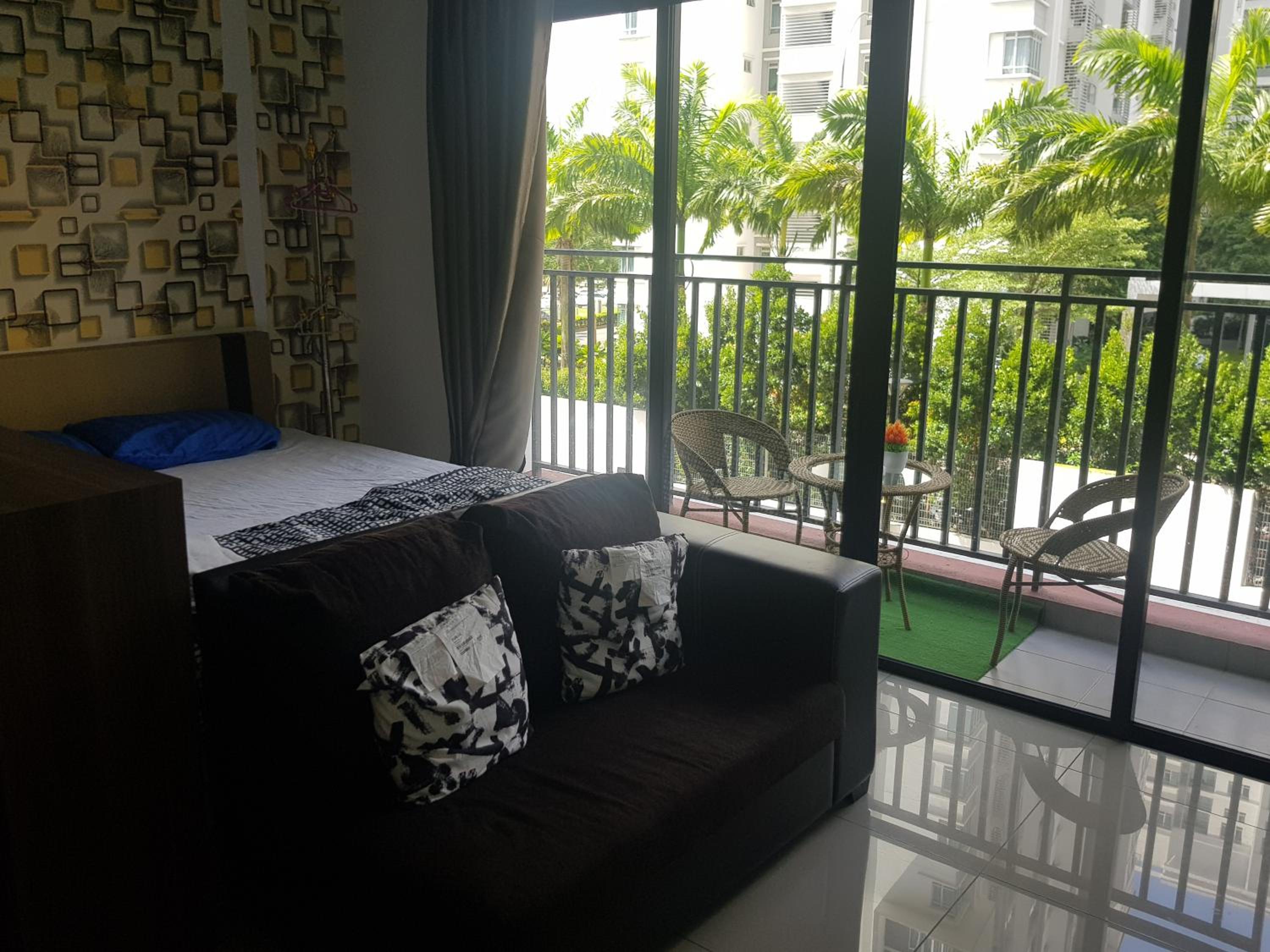 01-AustinRegency homestay Studio family room 4pax near Toppen Aeon Tebrau