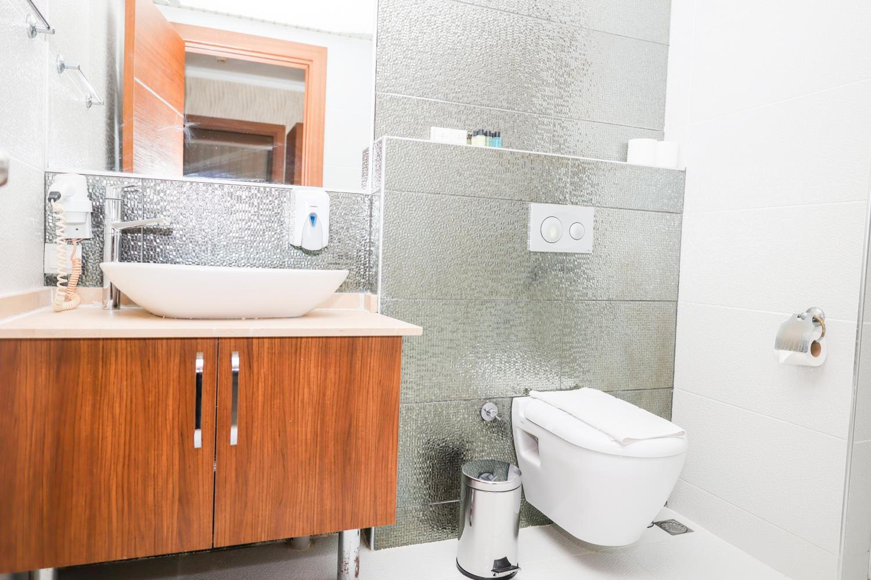 The Corner Park Hotel - Image 72