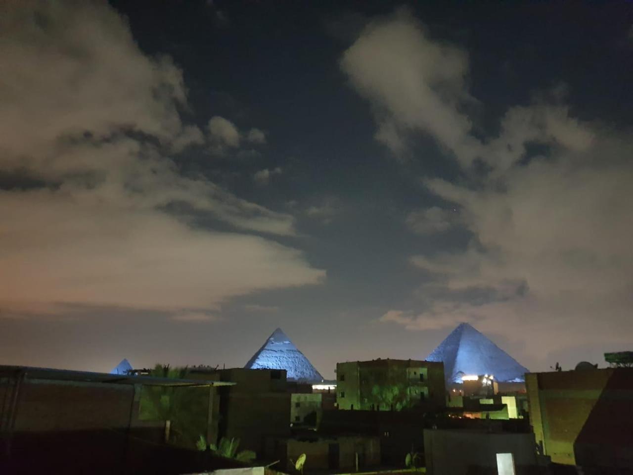 Jana Pyramids view inn