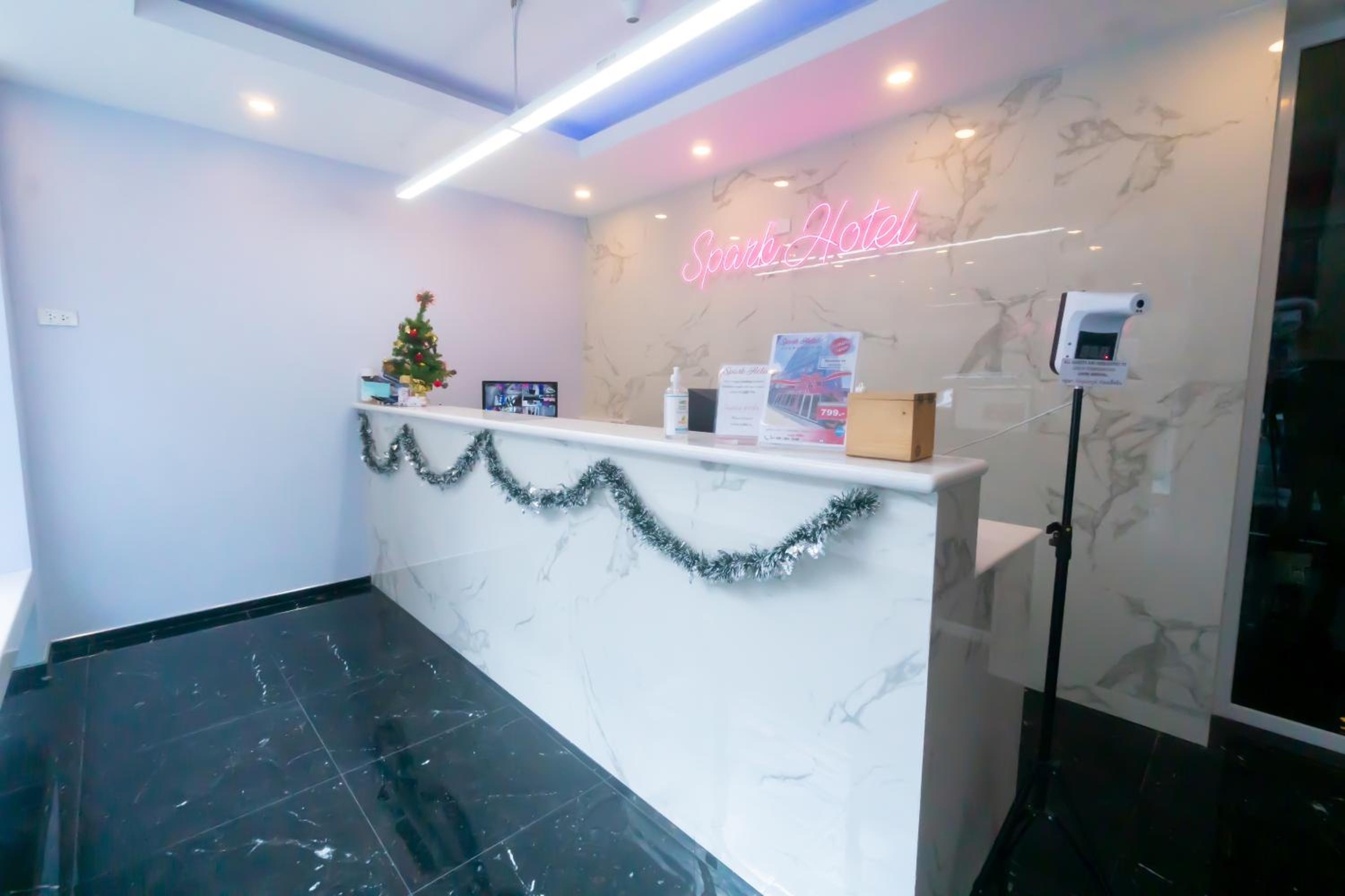 Spark Hotel - MRT Queen Sirikit - SHA Extra Plus Certified