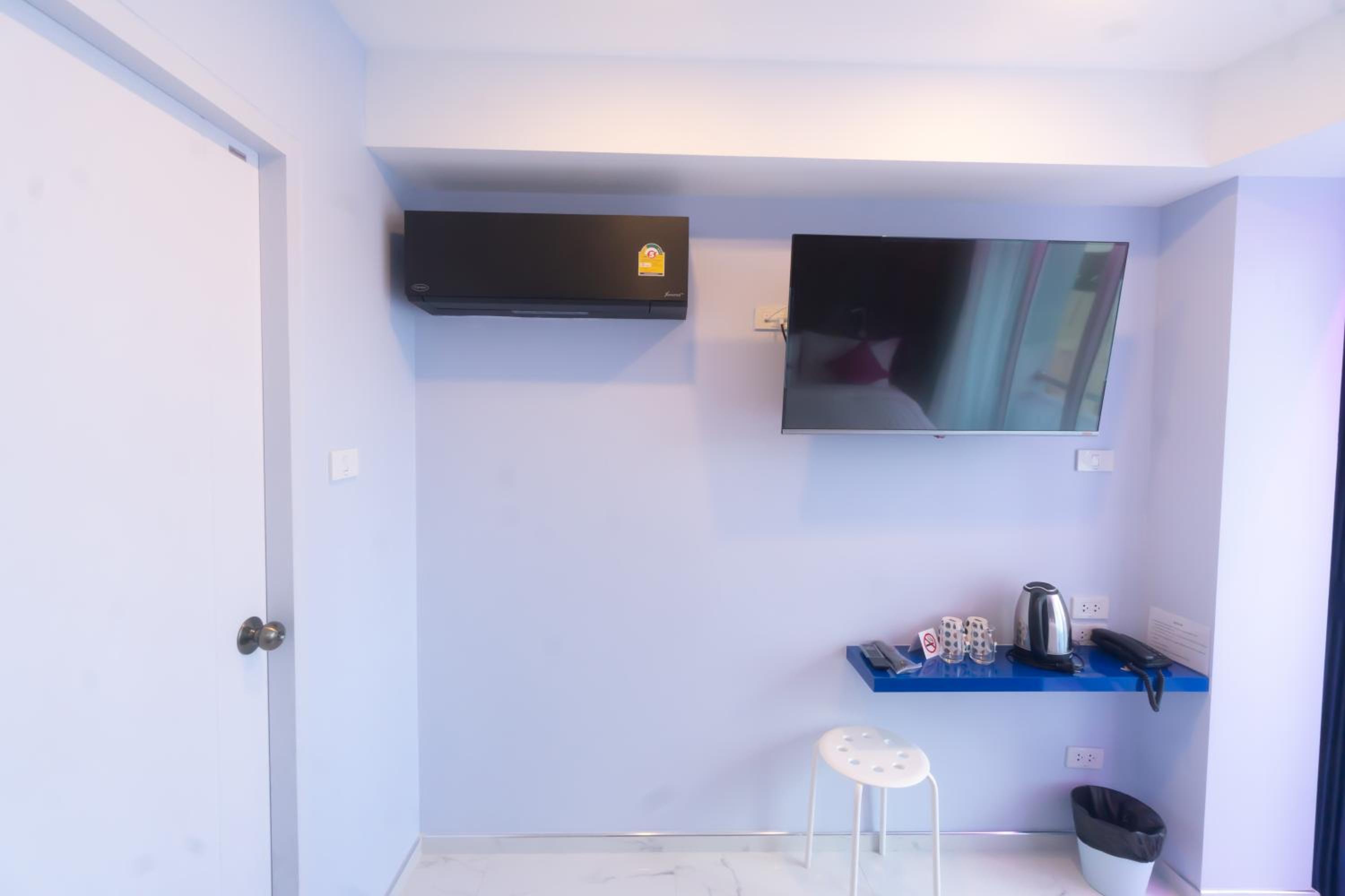 Spark Hotel - MRT Queen Sirikit - SHA Extra Plus Certified