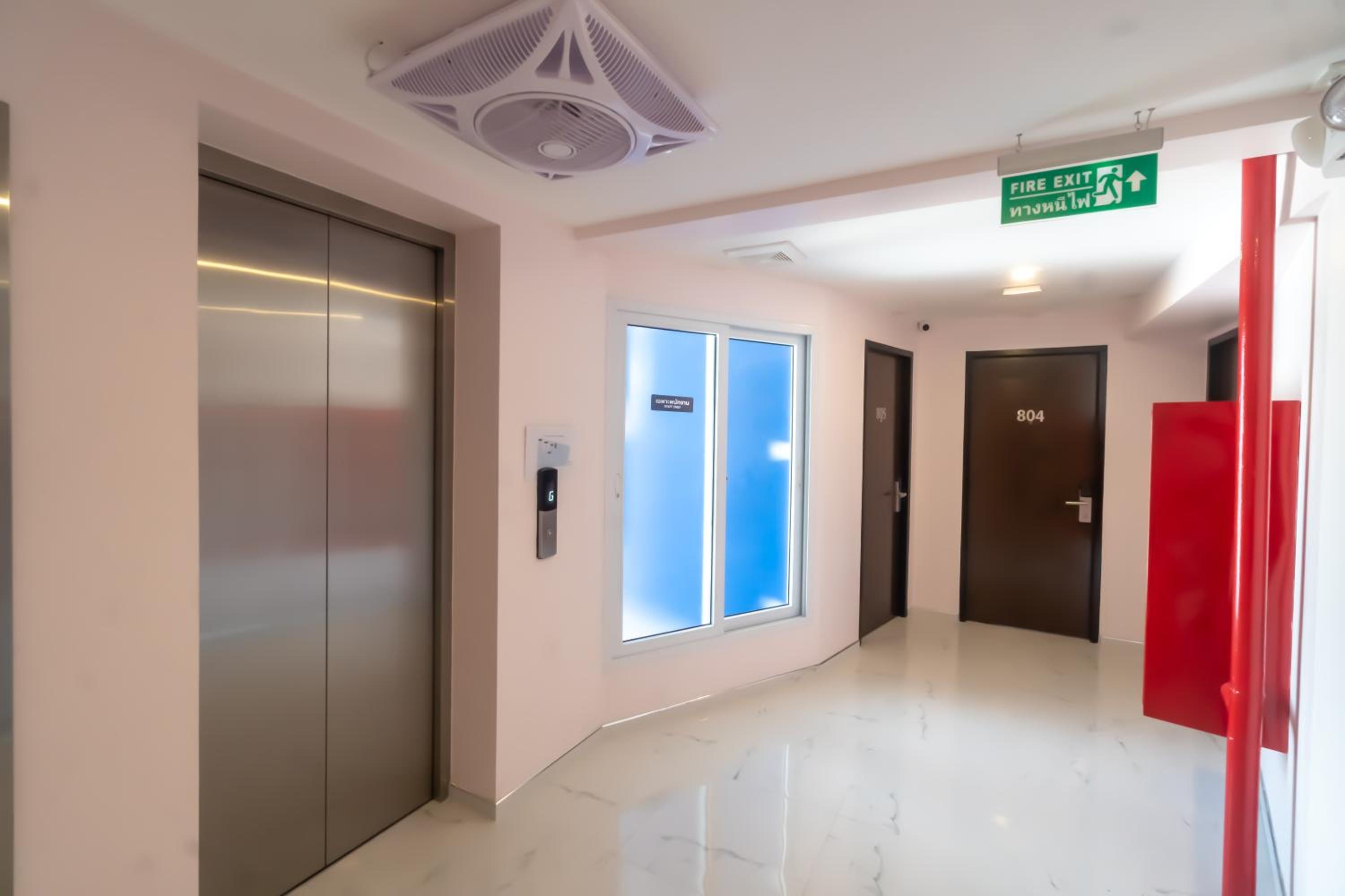 Spark Hotel - MRT Queen Sirikit - SHA Extra Plus Certified