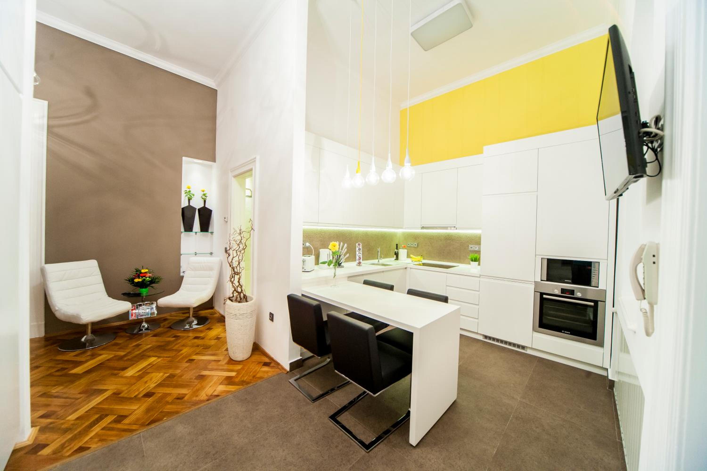 Matei Corvin Deluxe Apartment