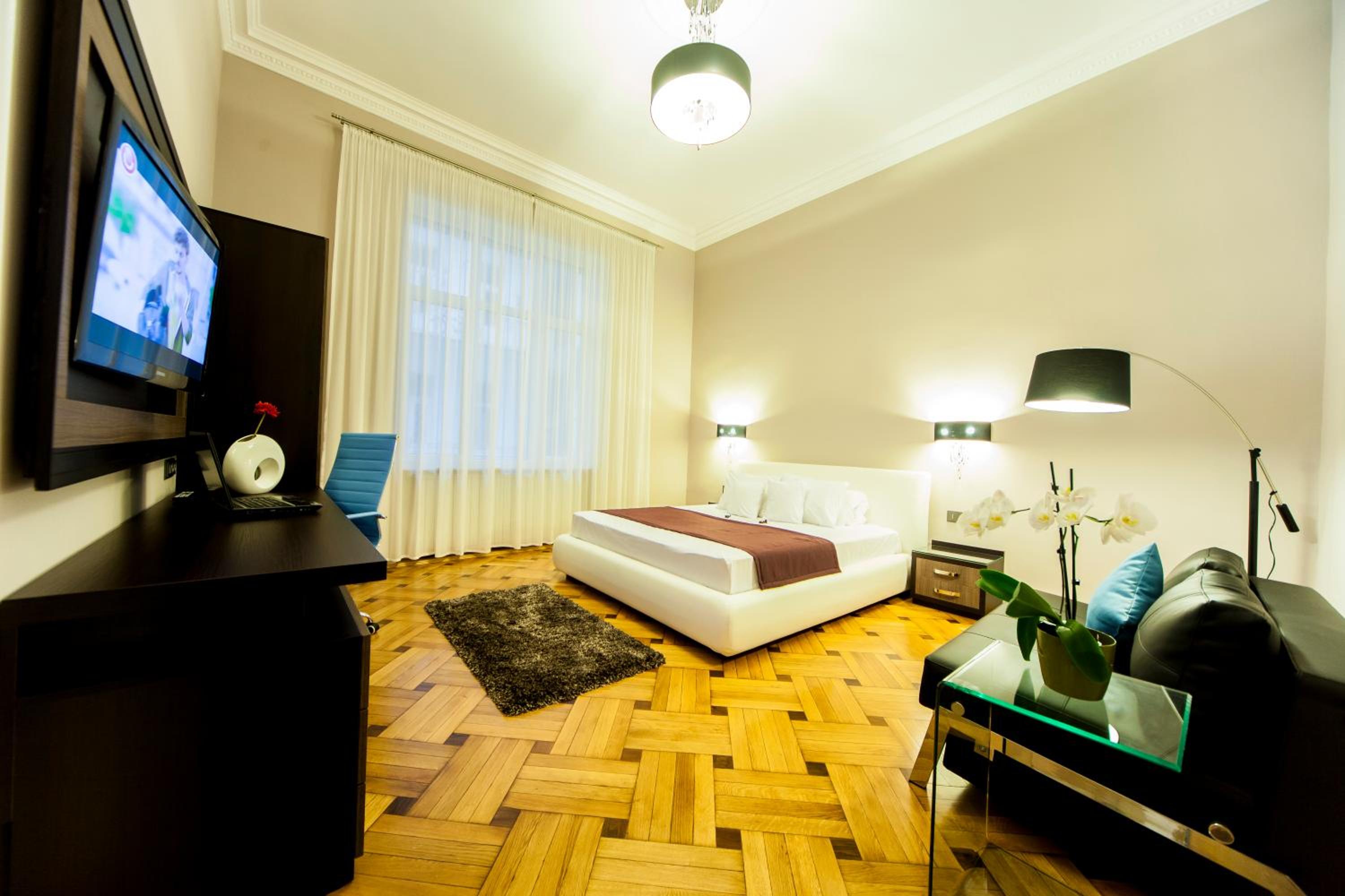 Matei Corvin Deluxe Apartment