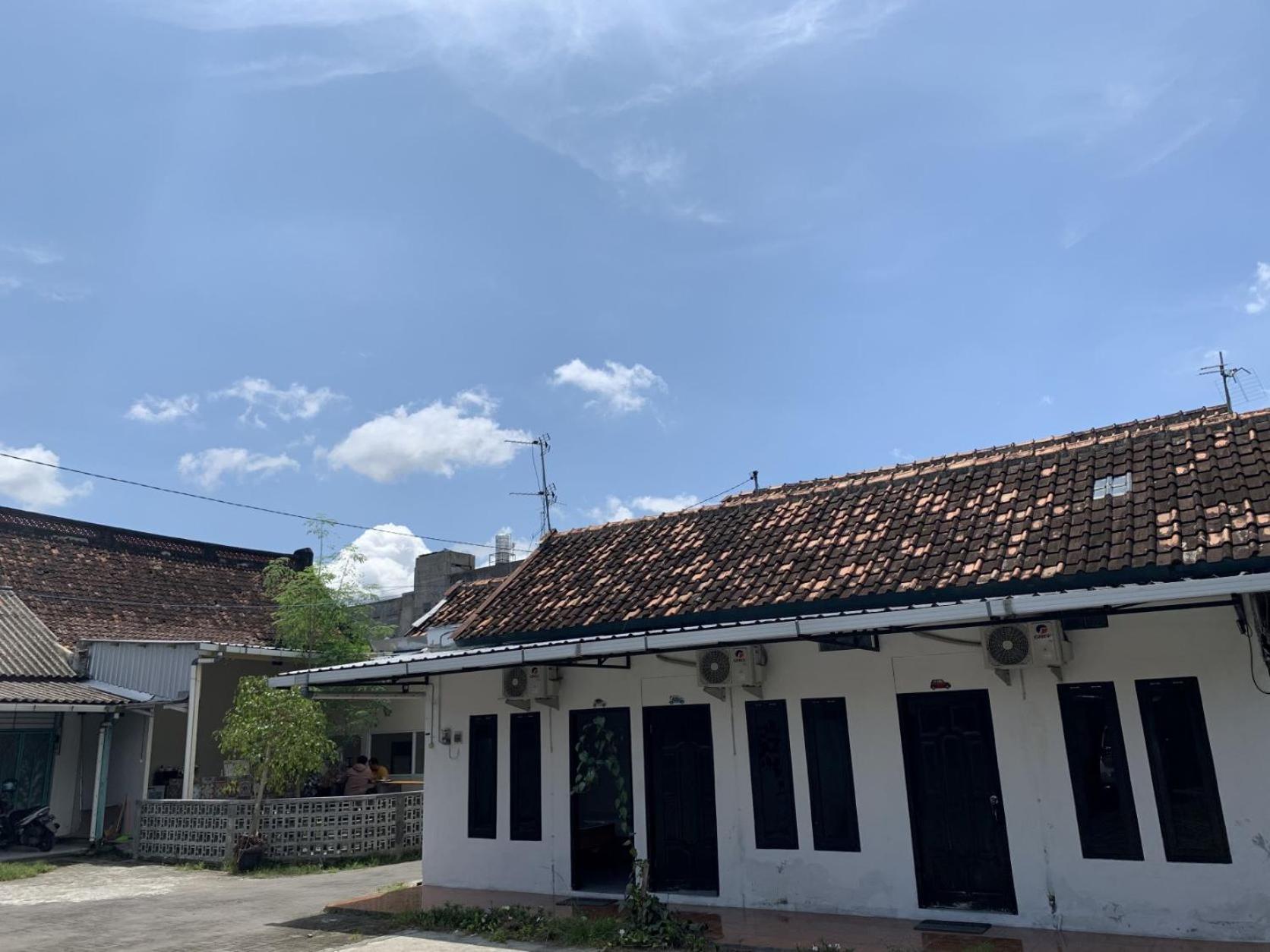 Recharge Cafe & Garasi Homestay