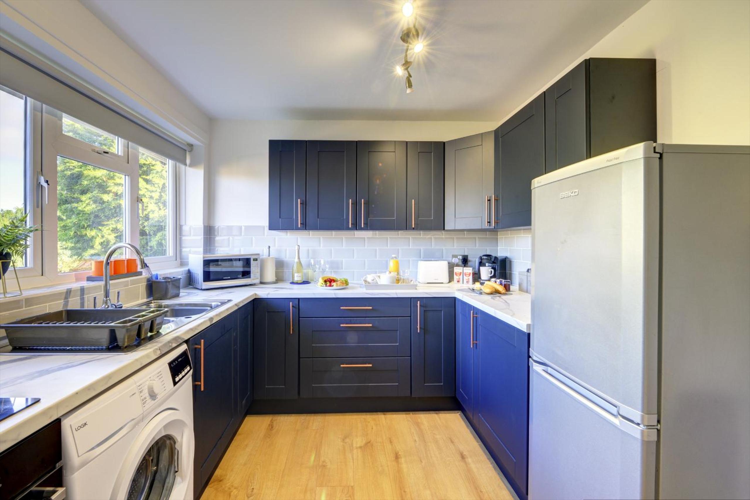 Inspire Homes 2-Bed Sleeps 5 near Leamington & M40 view 3