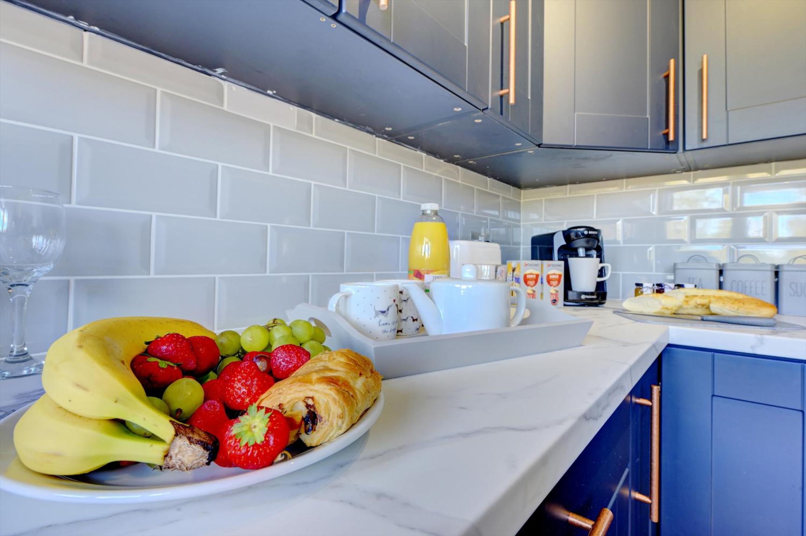 Inspire Homes 2-Bed Sleeps 5 near Leamington & M40 view 4