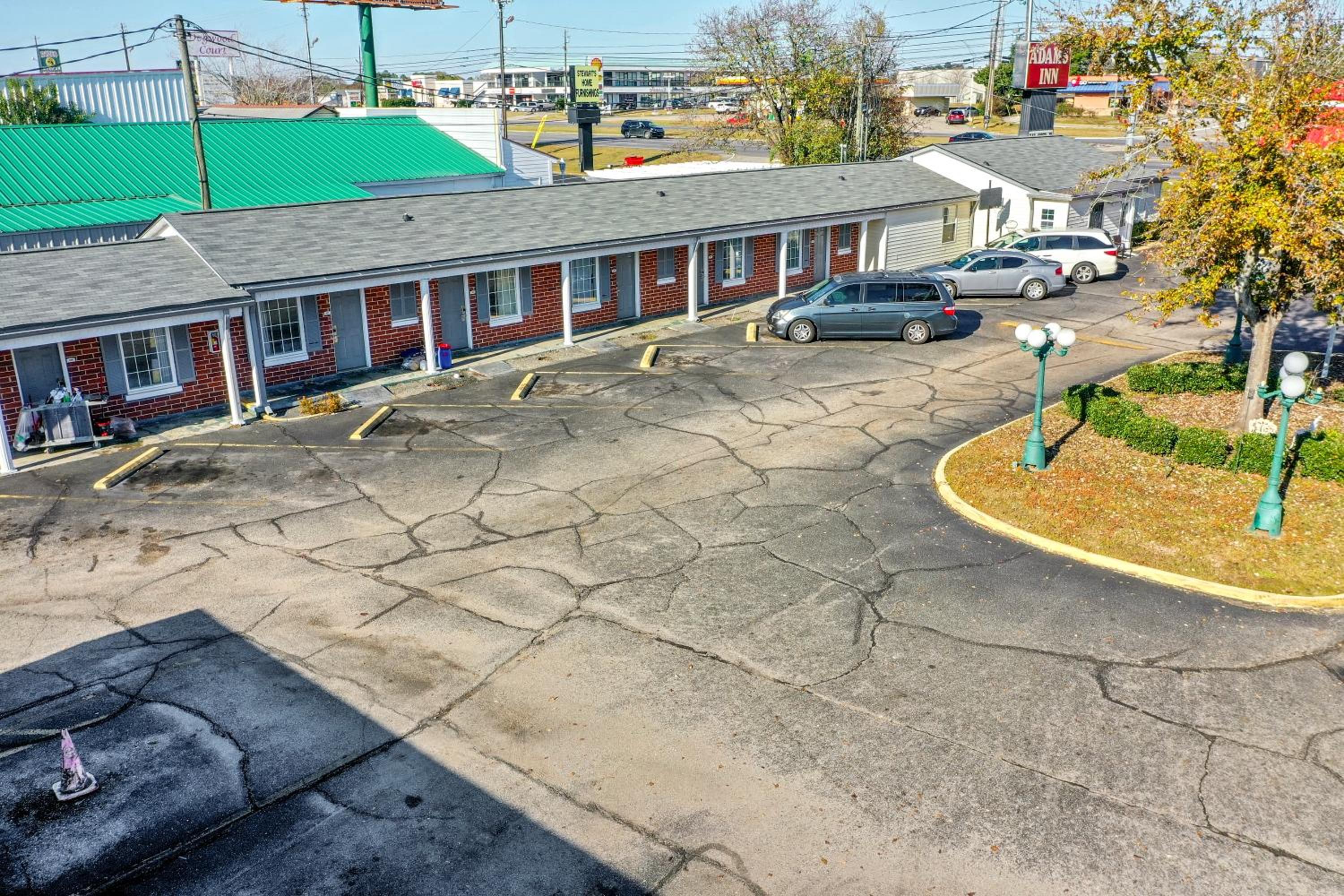 Adams Inn
