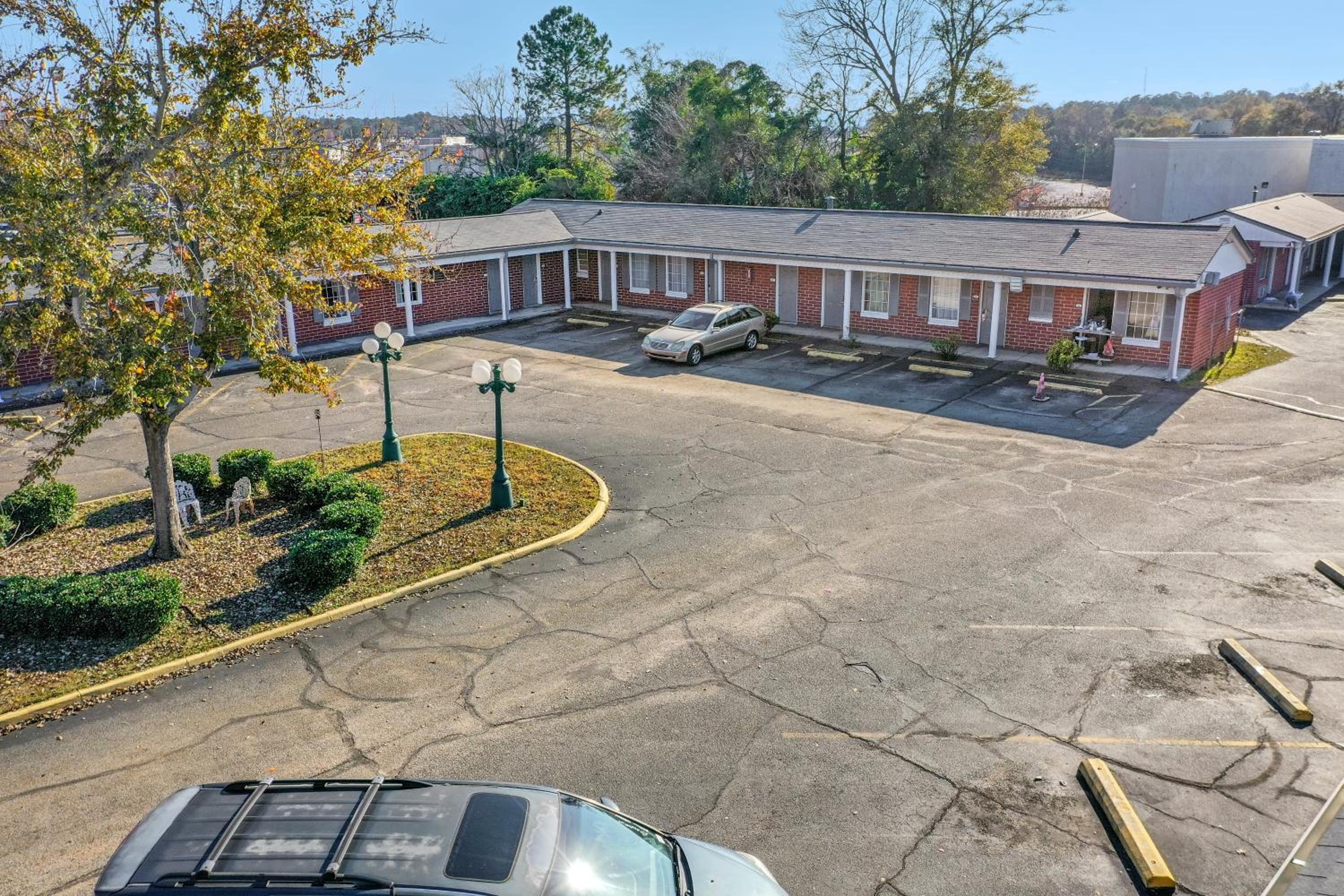 Adams Inn
