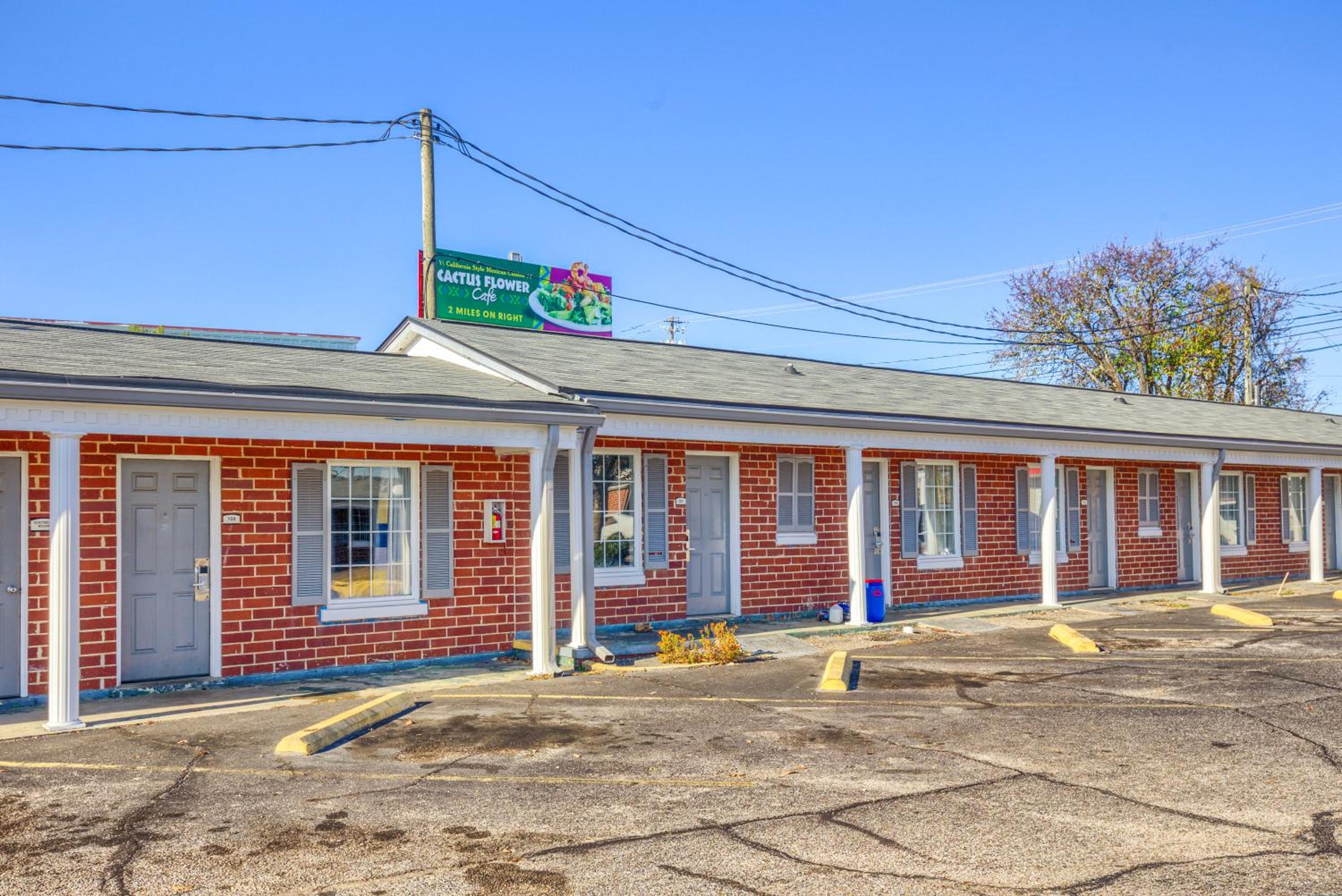 Adams Inn