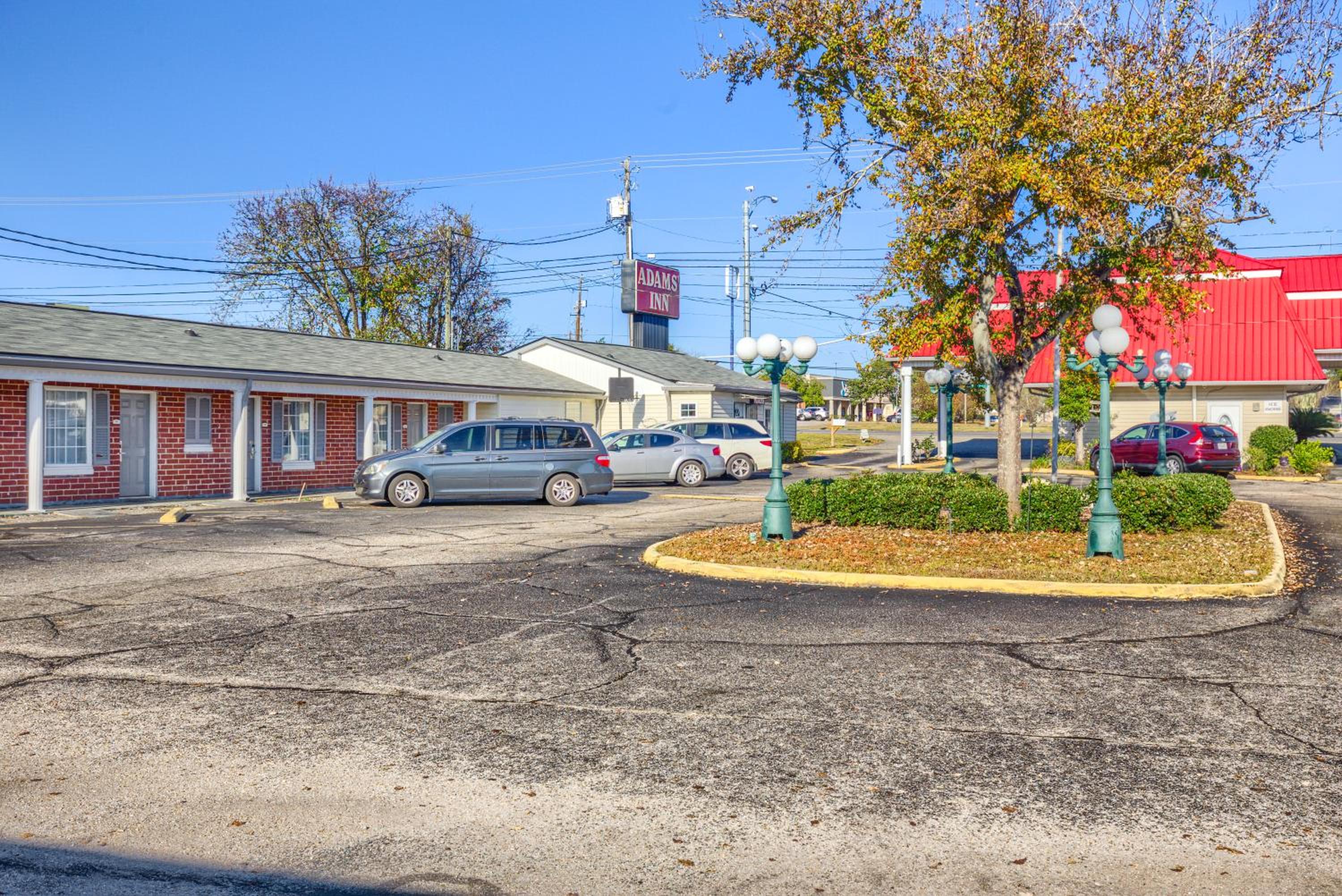 Adams Inn