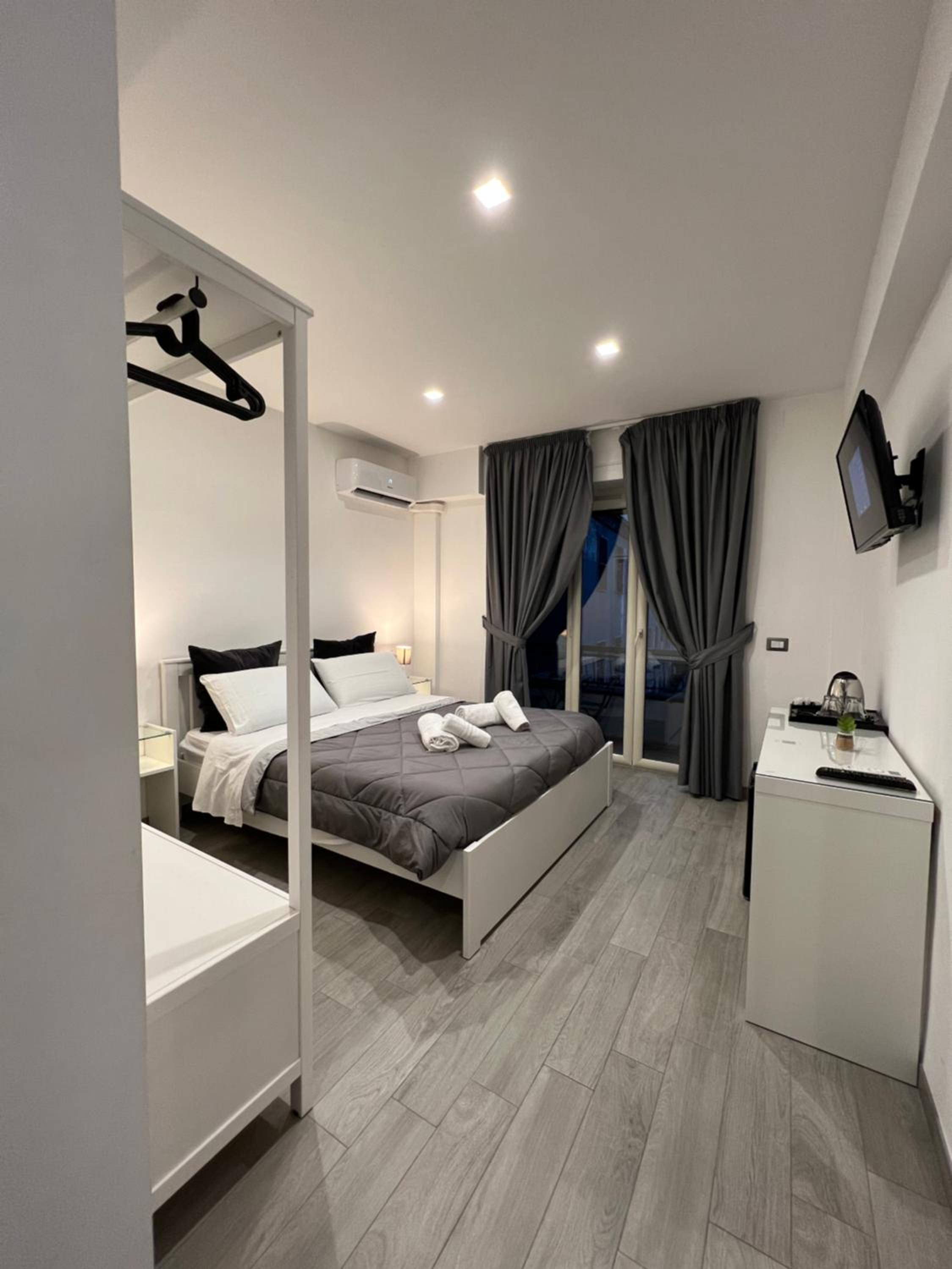 Napoli Regina en Naples — hotel room