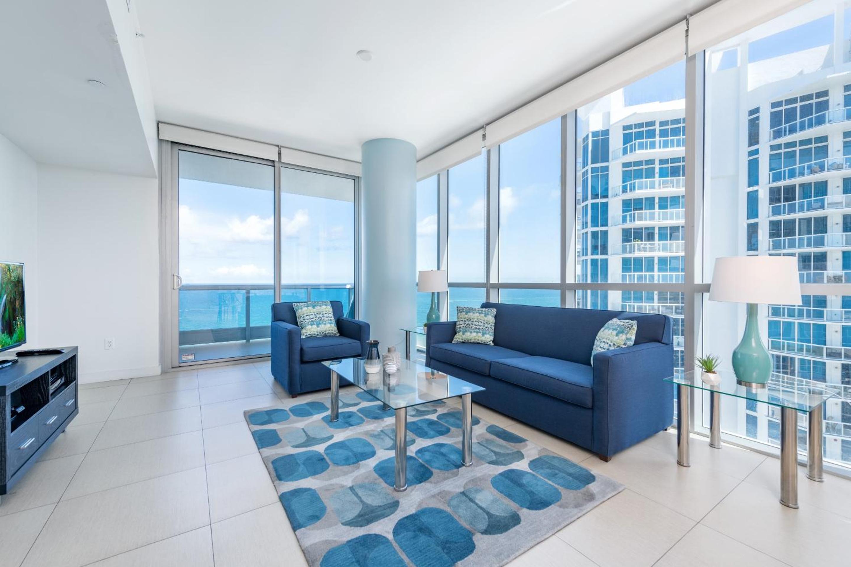 Churchill Suites Monte Carlo Miami Beach-2