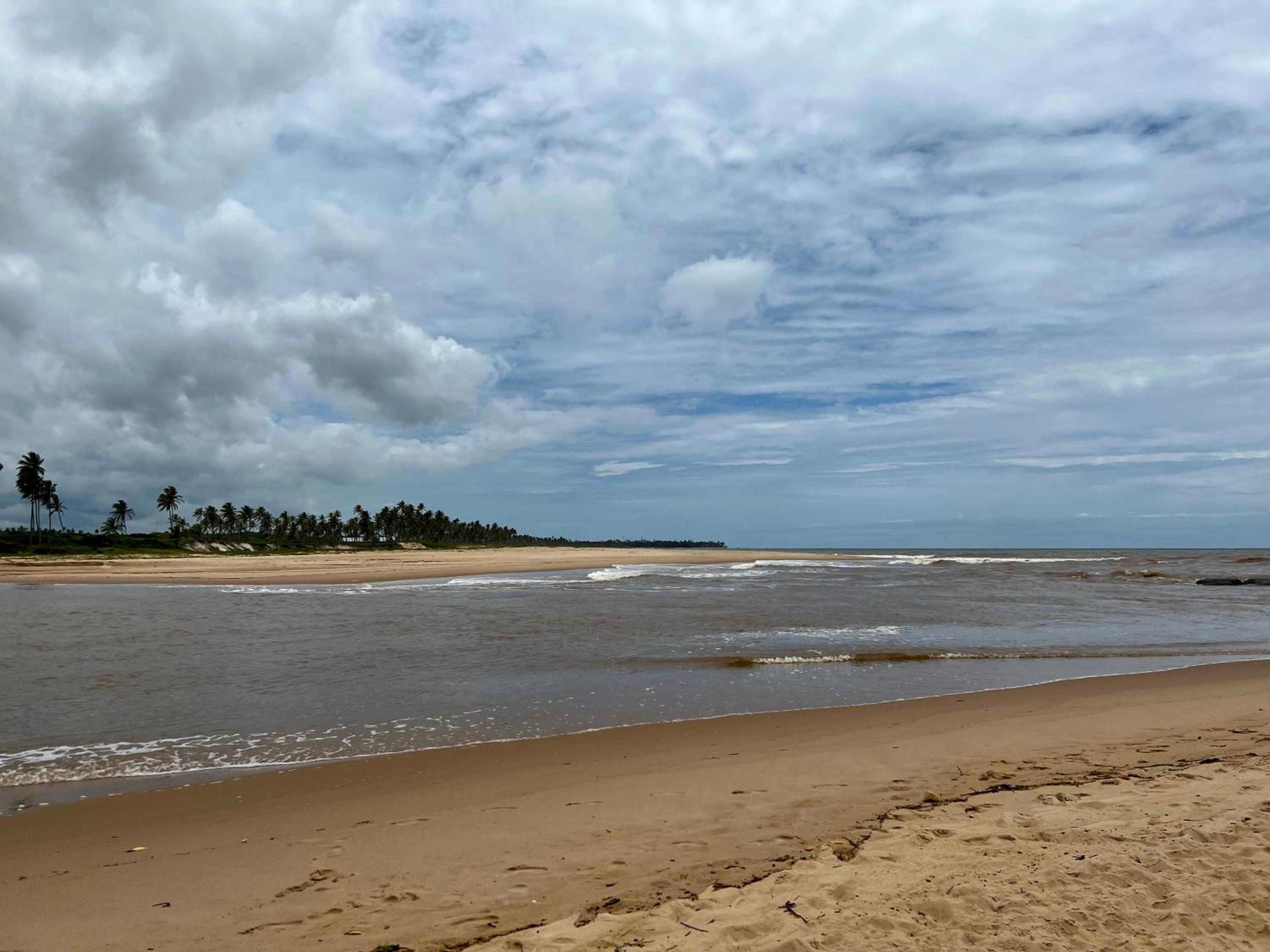 Apto novo Imperia Lounge pé-na-areia Itacimirim