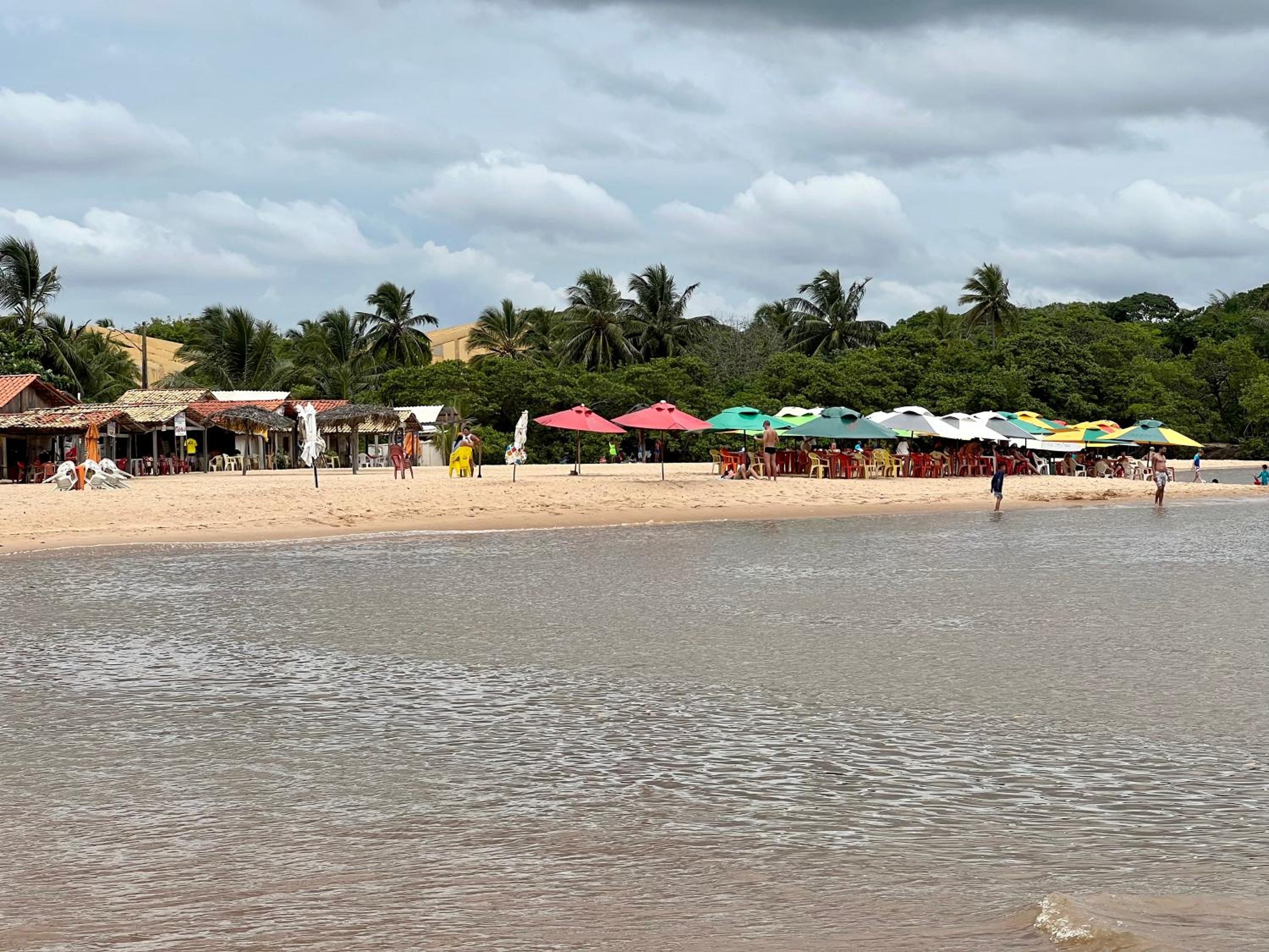 Apto novo Imperia Lounge pé-na-areia Itacimirim