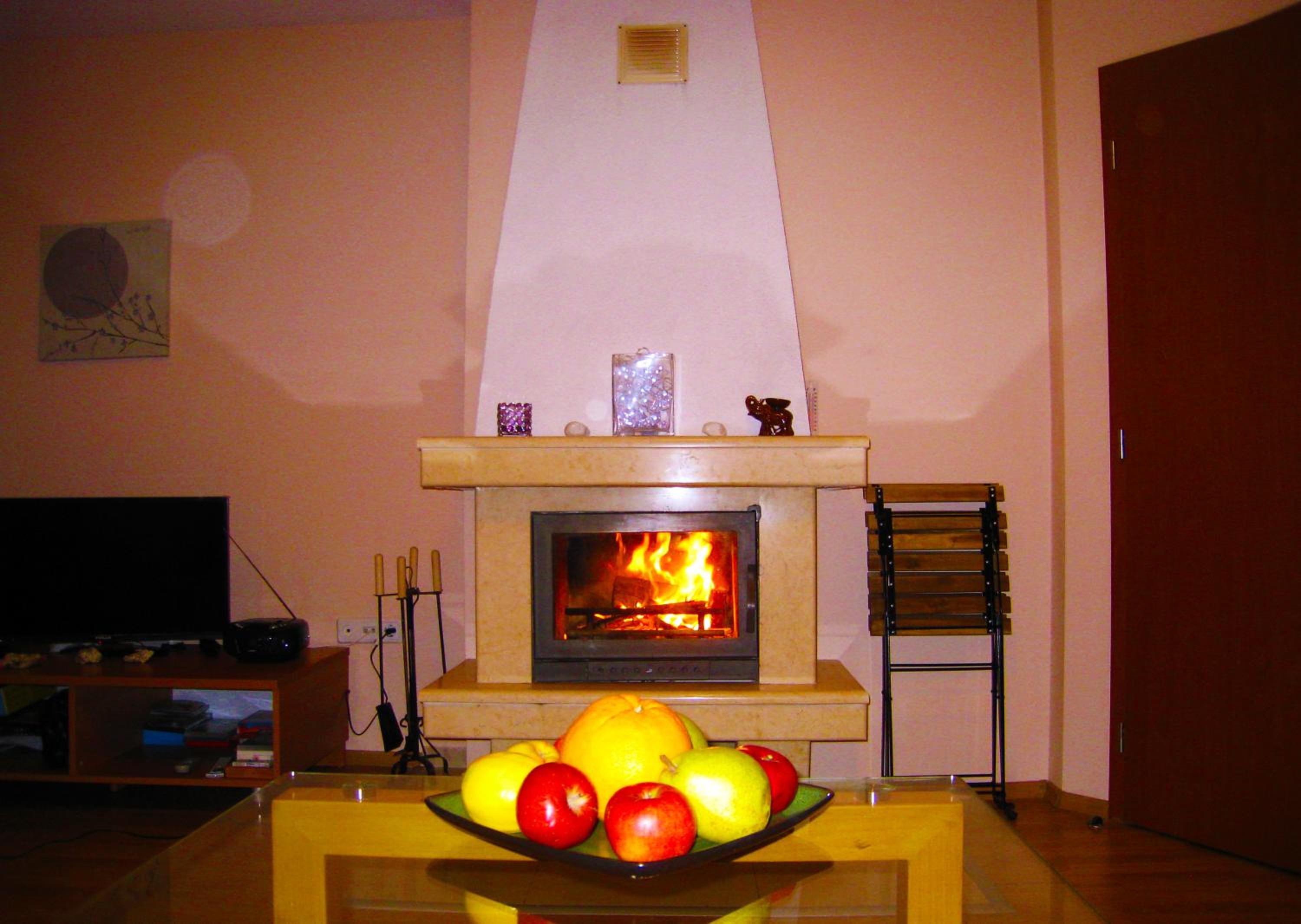 Solar nest with fireplace and mountain view - near ski lift and center