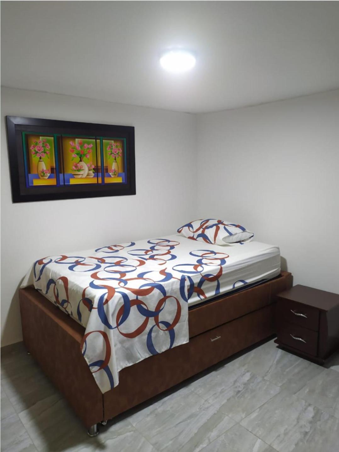 Piso 2-apartment near to Cali Airport view 5