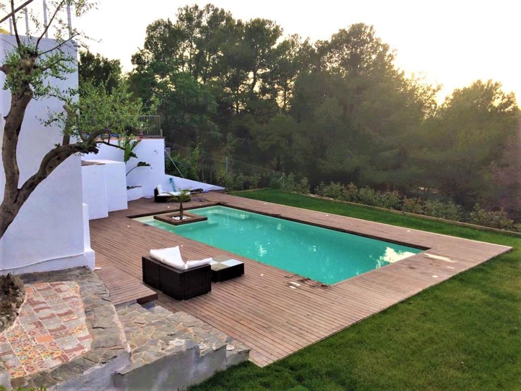 Paradise Silvia, Detached villa with private pool near Sitges view 5