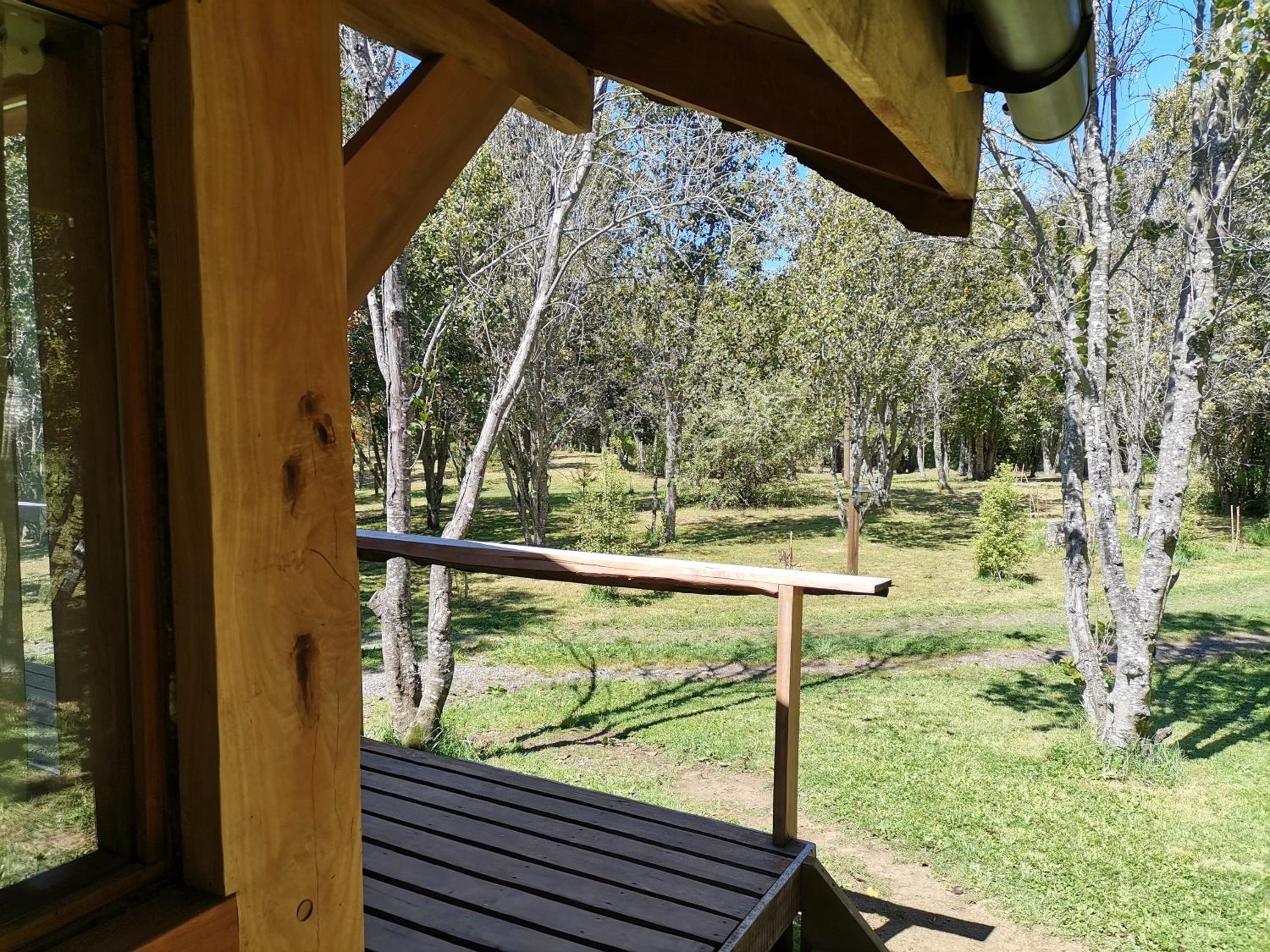 Wonderful rustic cabin 2, with native logs, on the banks of the Trancura River